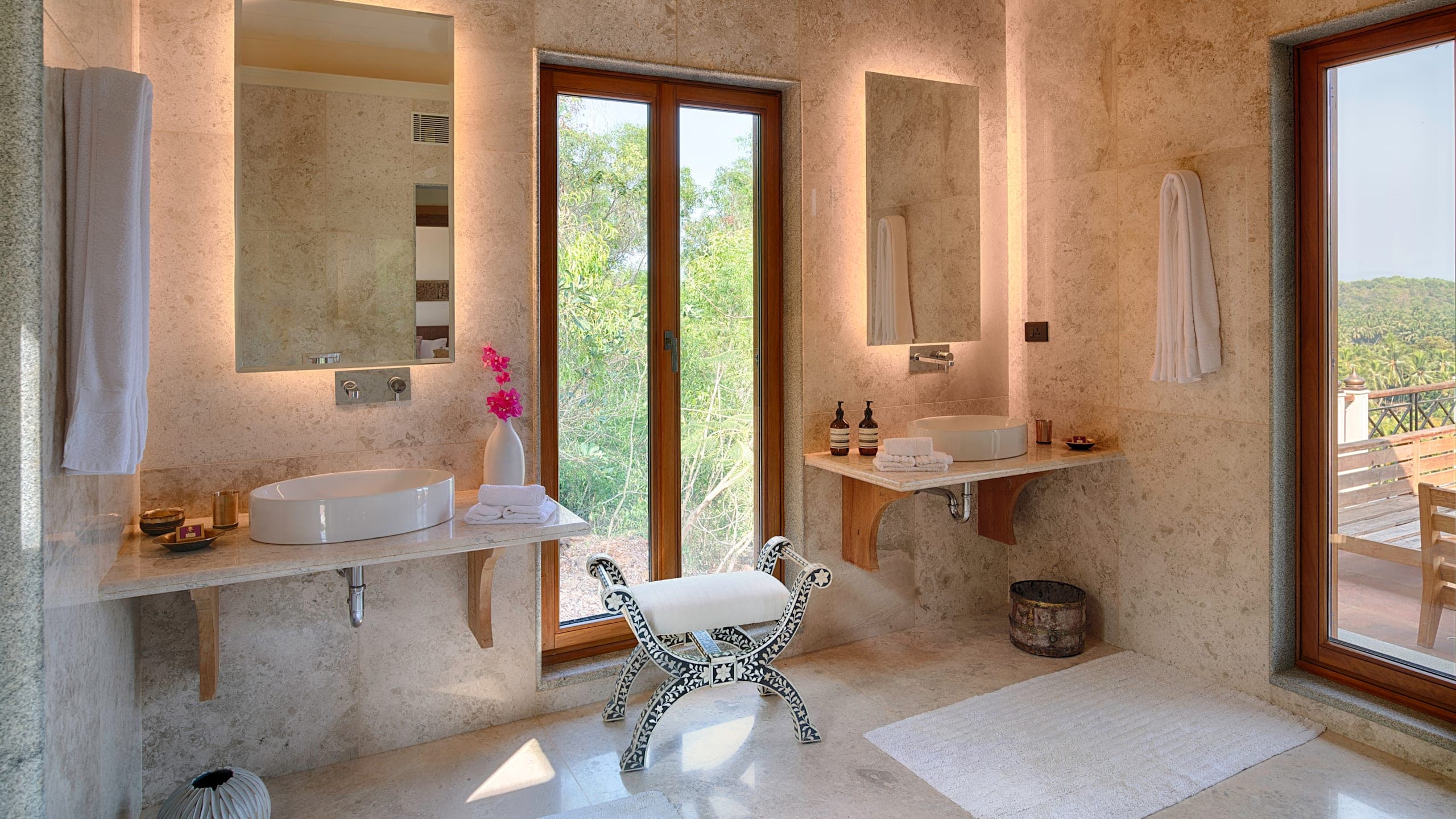 Junior Suite with Ocean View - Image 7