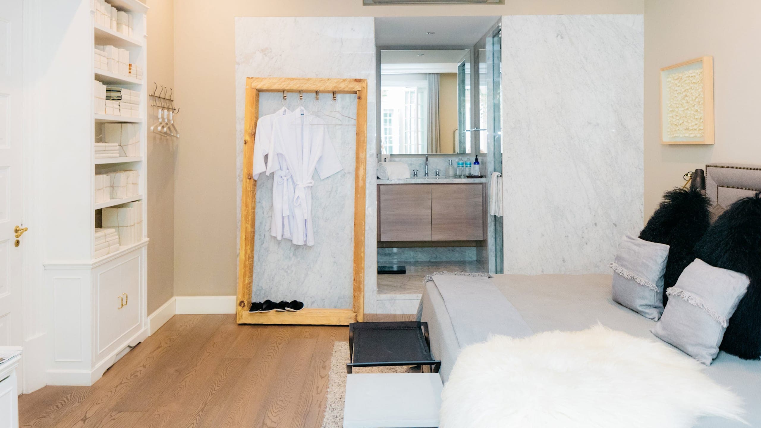 Luxury Room - Image 4