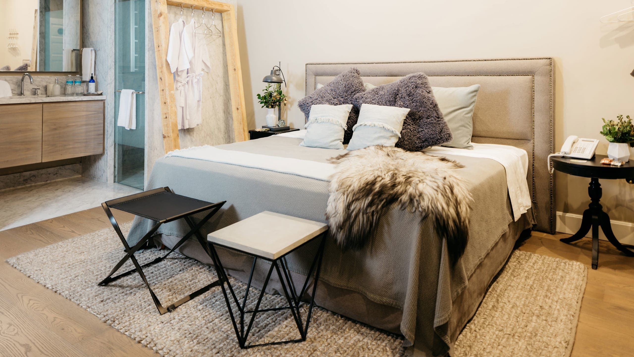 Luxury Room - Image 3