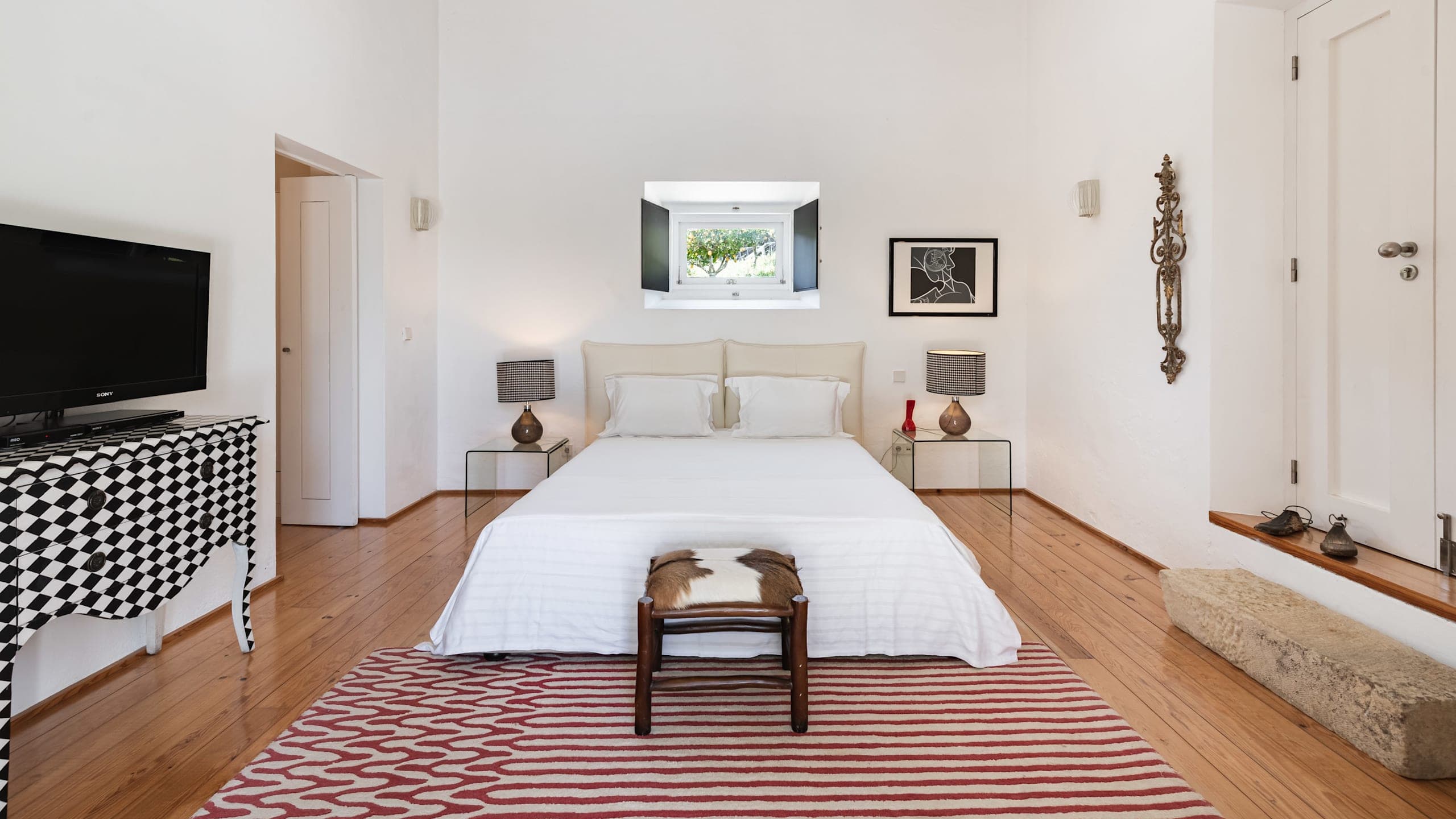 Double Room - Image 2