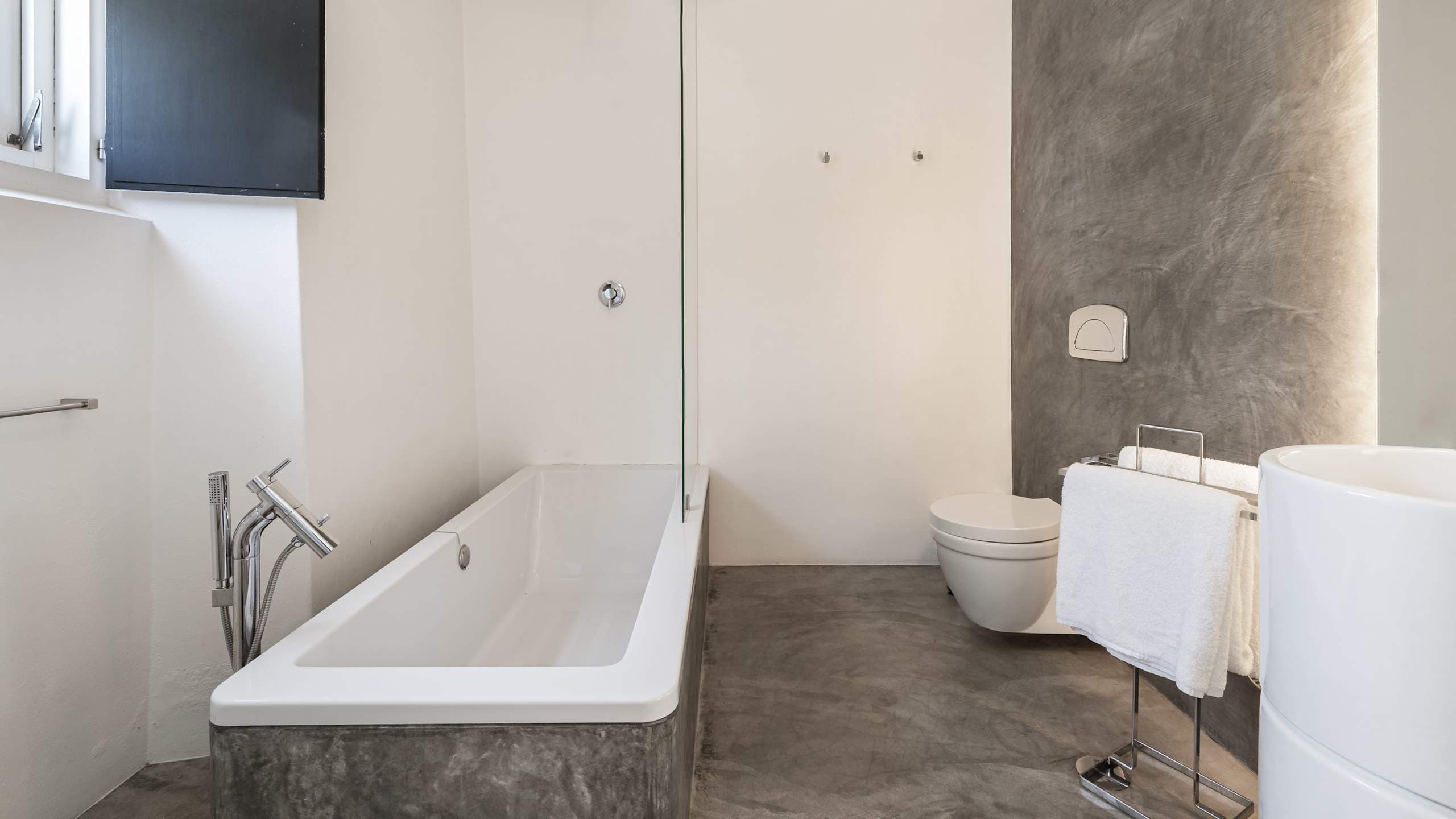 Double Room - Image 3