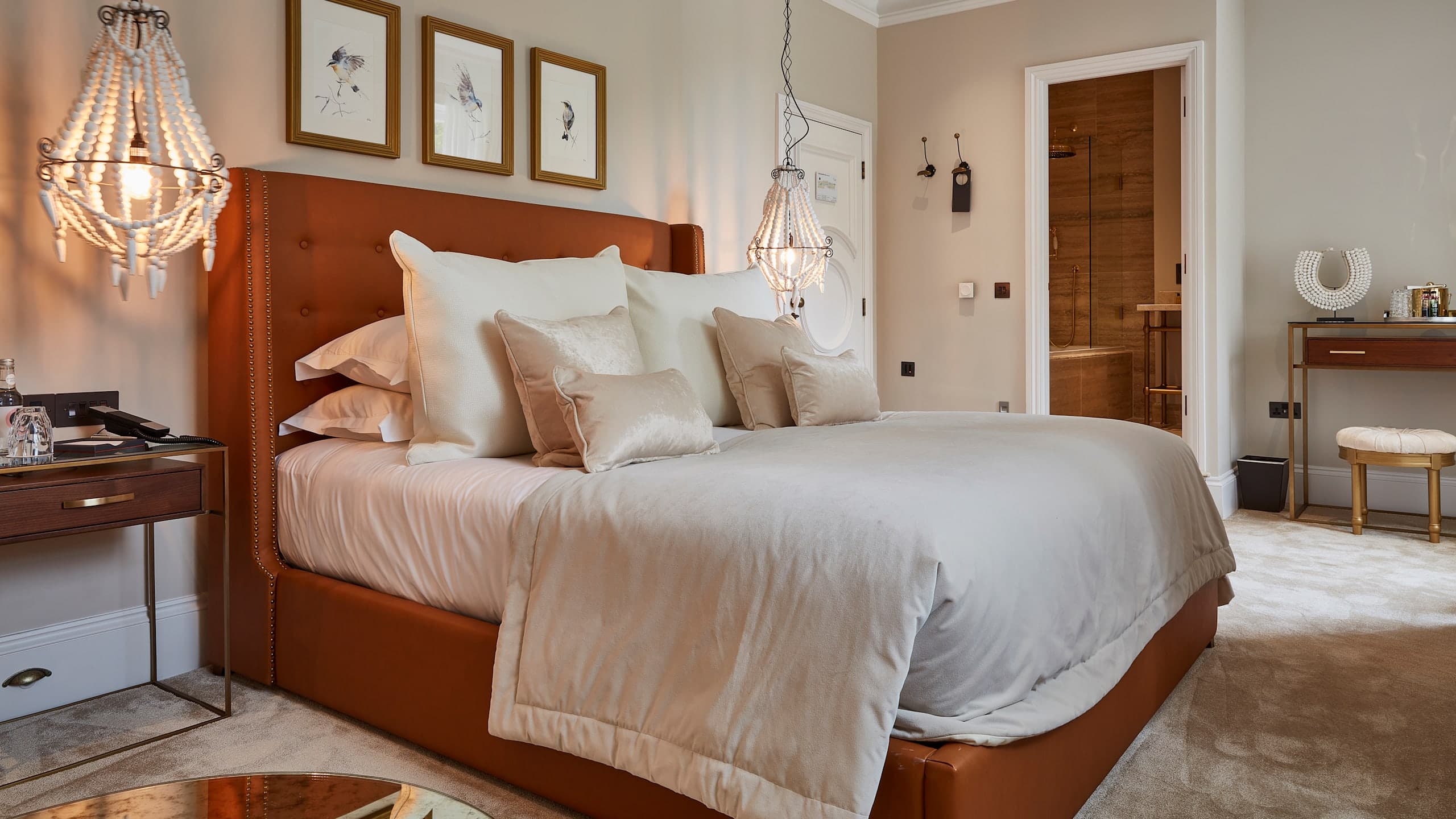 Deluxe Room - Image 11