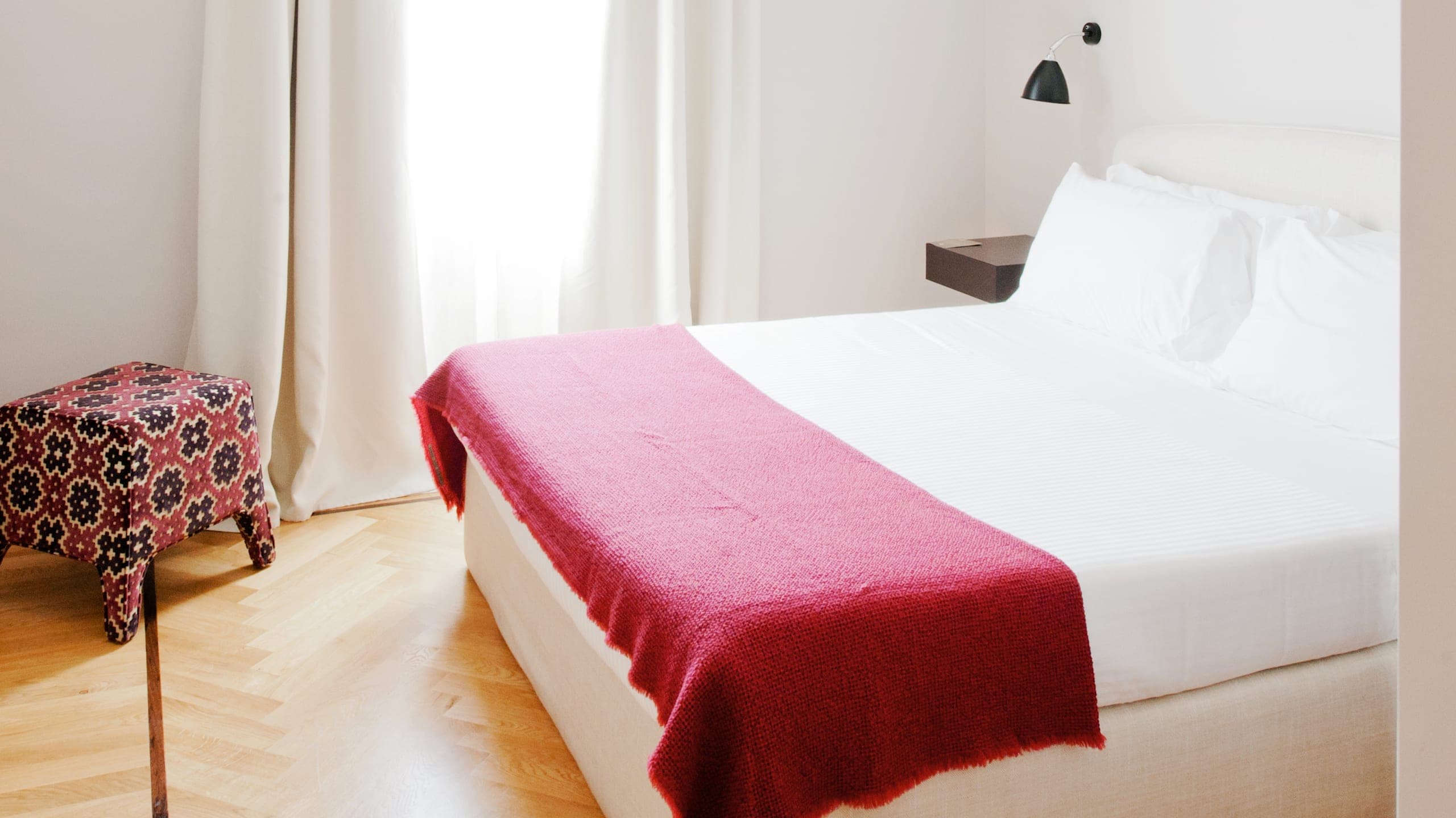 Single Light Room - Image 1