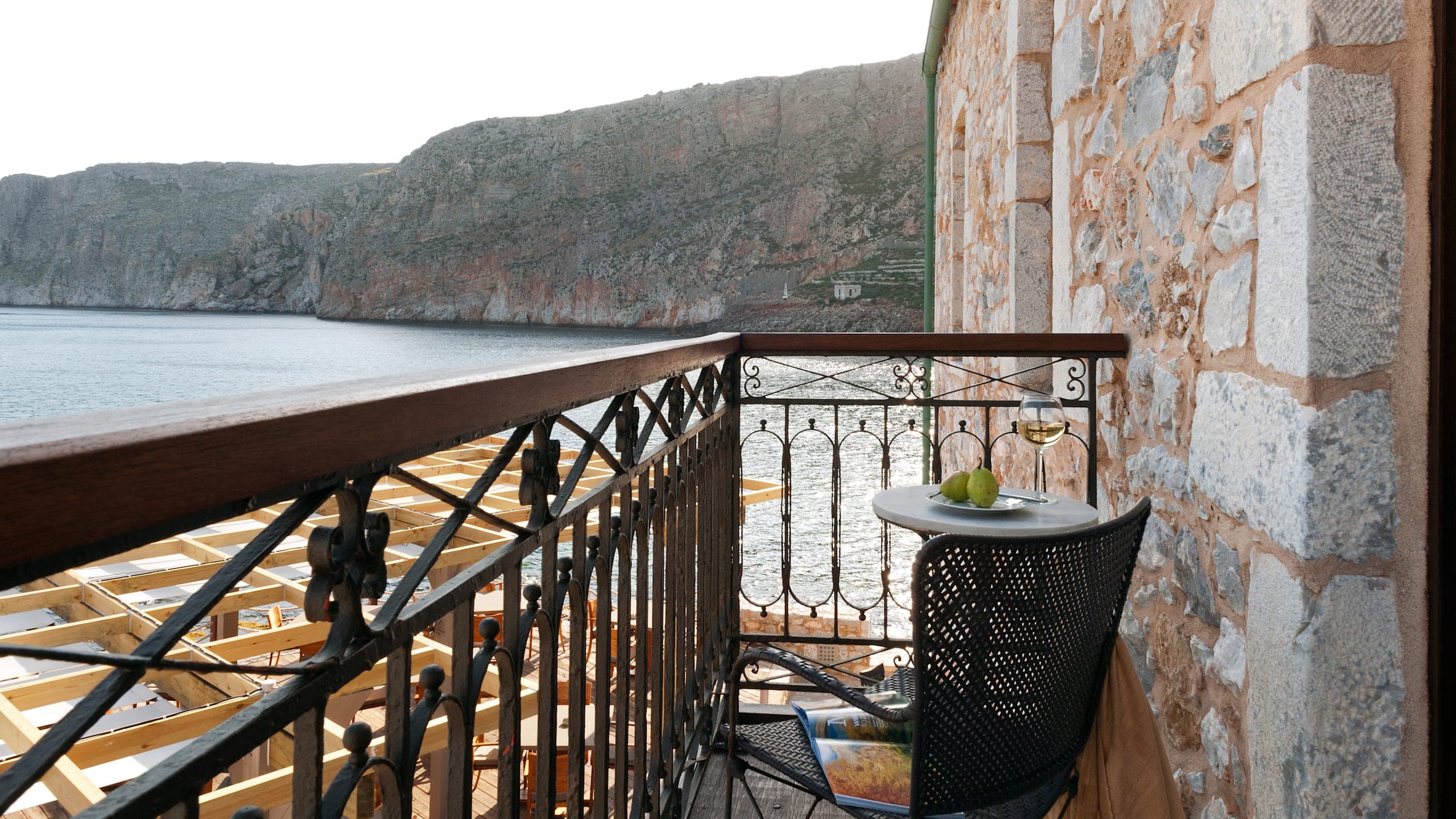 Superior Double Room with Sea View - Image 6