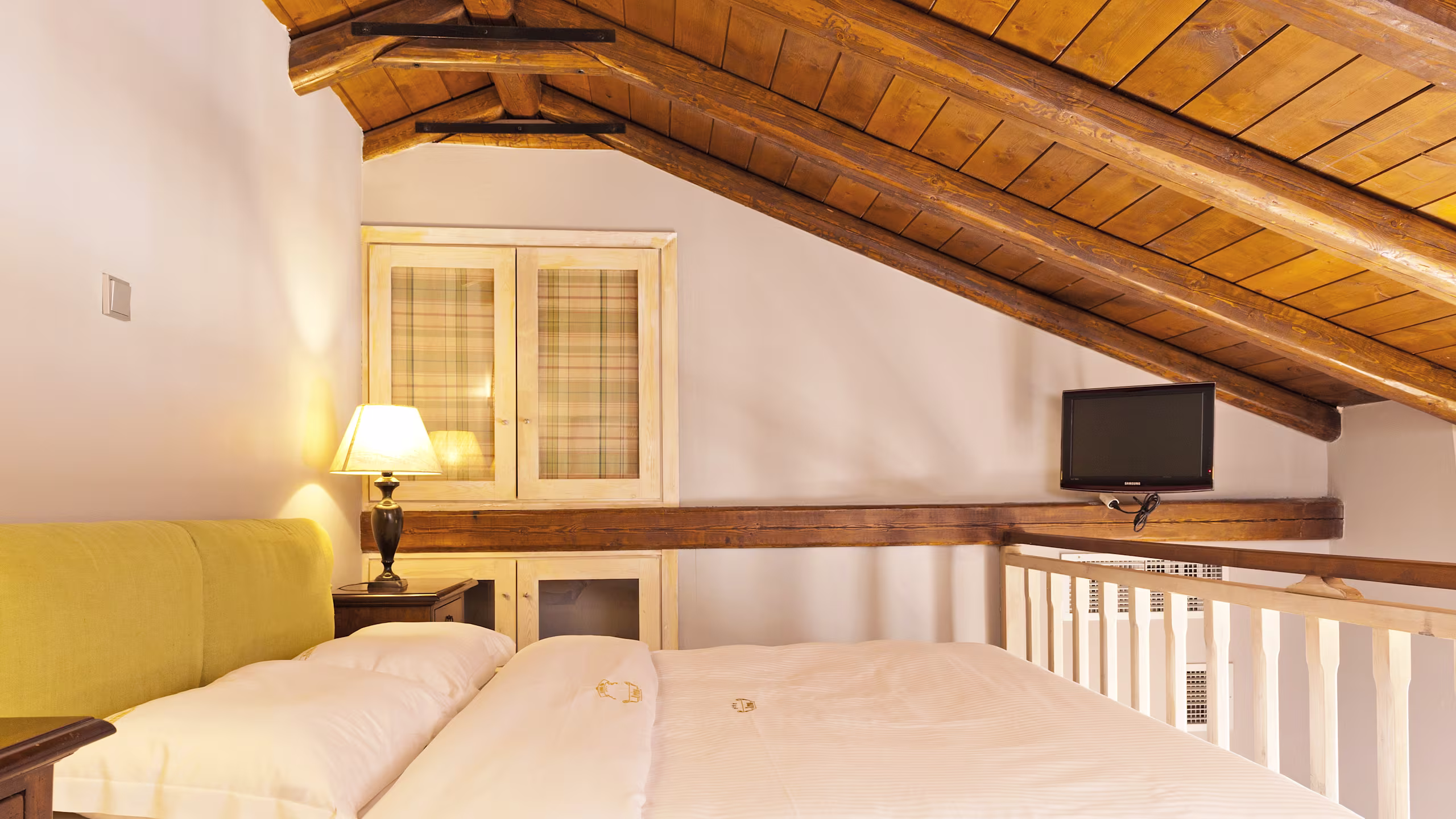 Superior Double Room with Sea View - Image 4