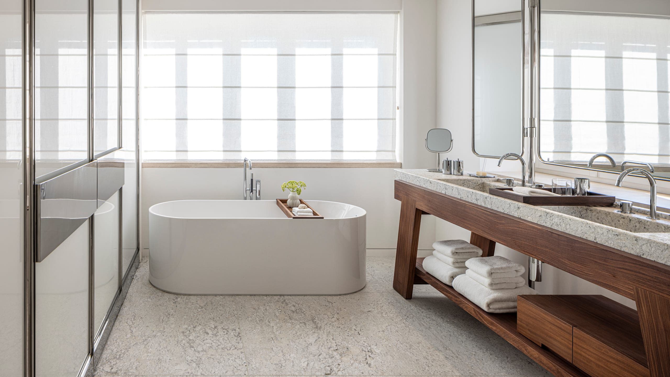 R48 Hotel and Garden - Image 2