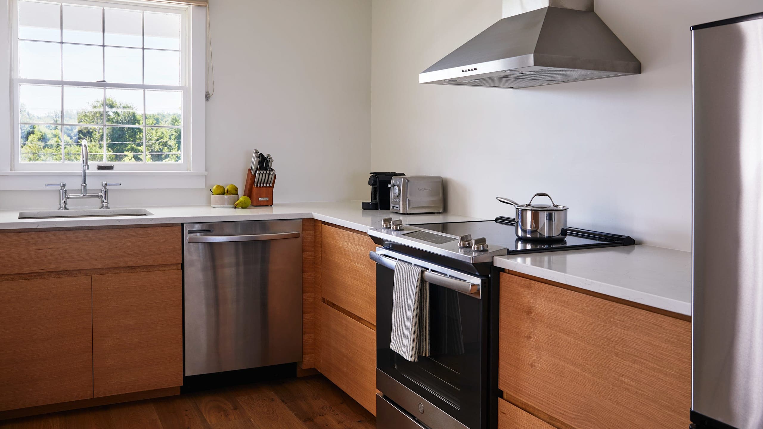 Two Bedroom Luxury Suite with King and Queen Bed - Image 4