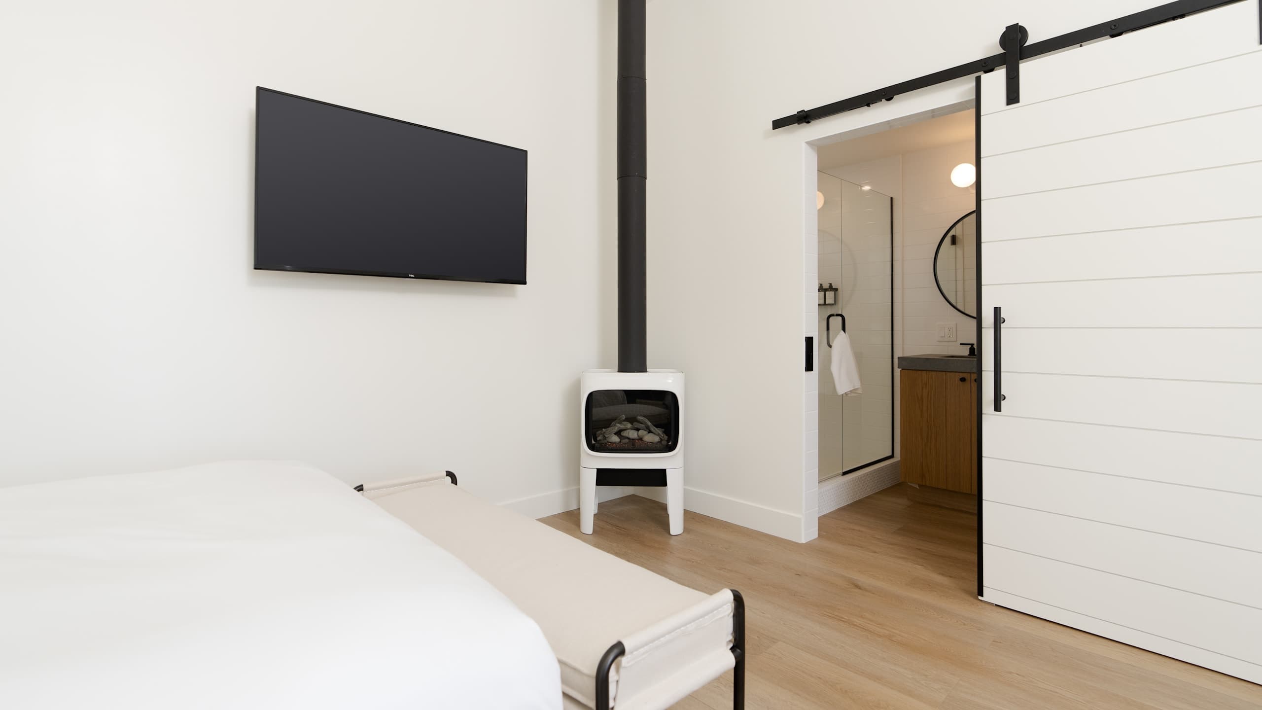 Back Bungalow - Image 4