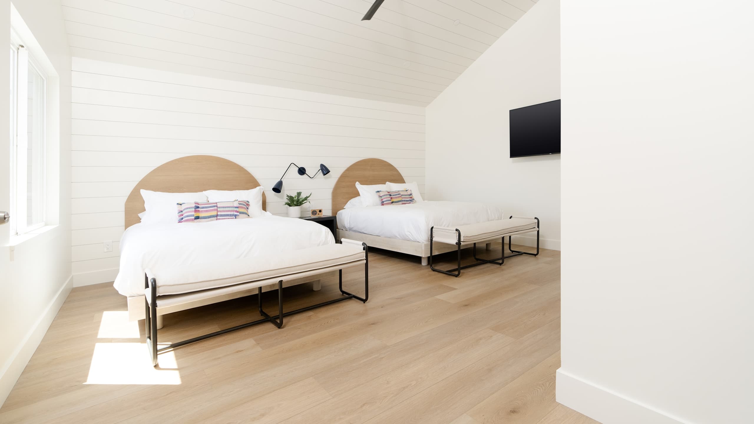 Back Bungalow - Image 2