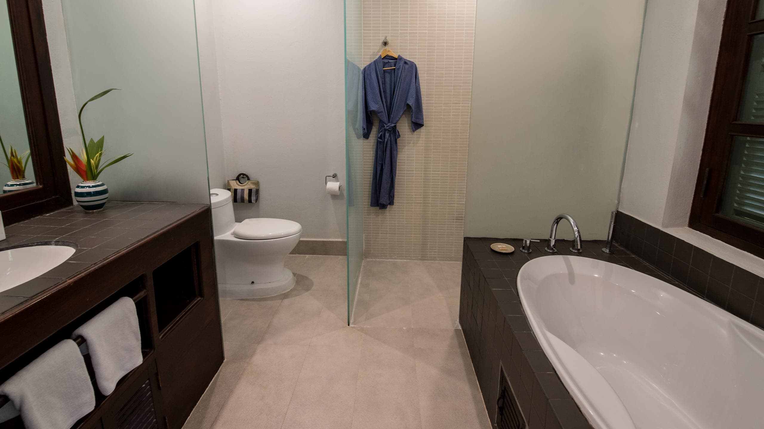 Deluxe Garden View Room - Image 6