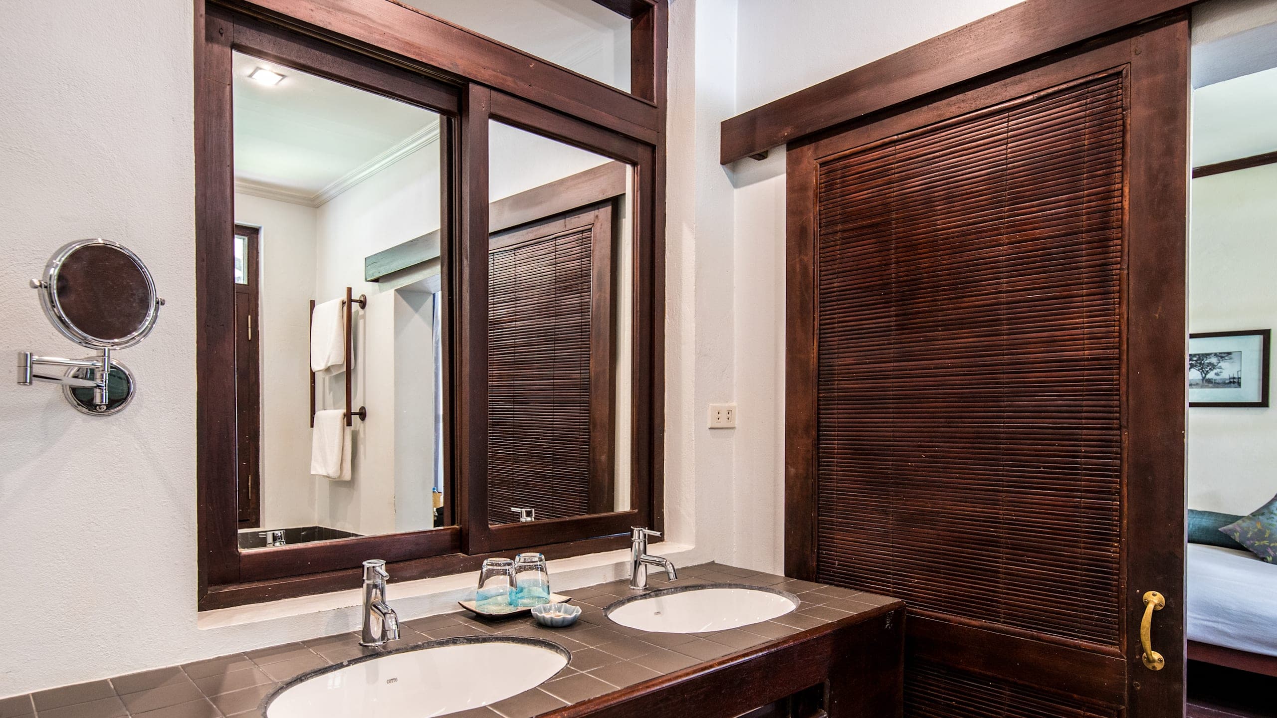 Deluxe River View Room - Image 2