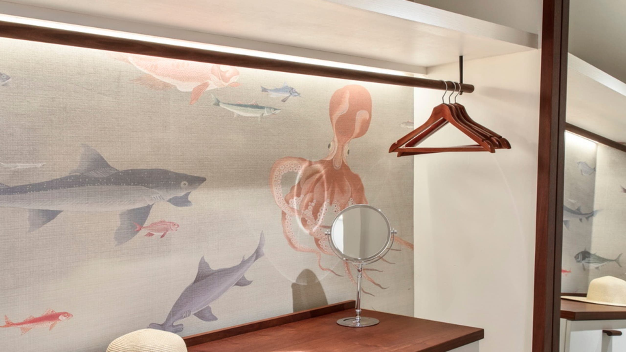 Deluxe Room - Image 4