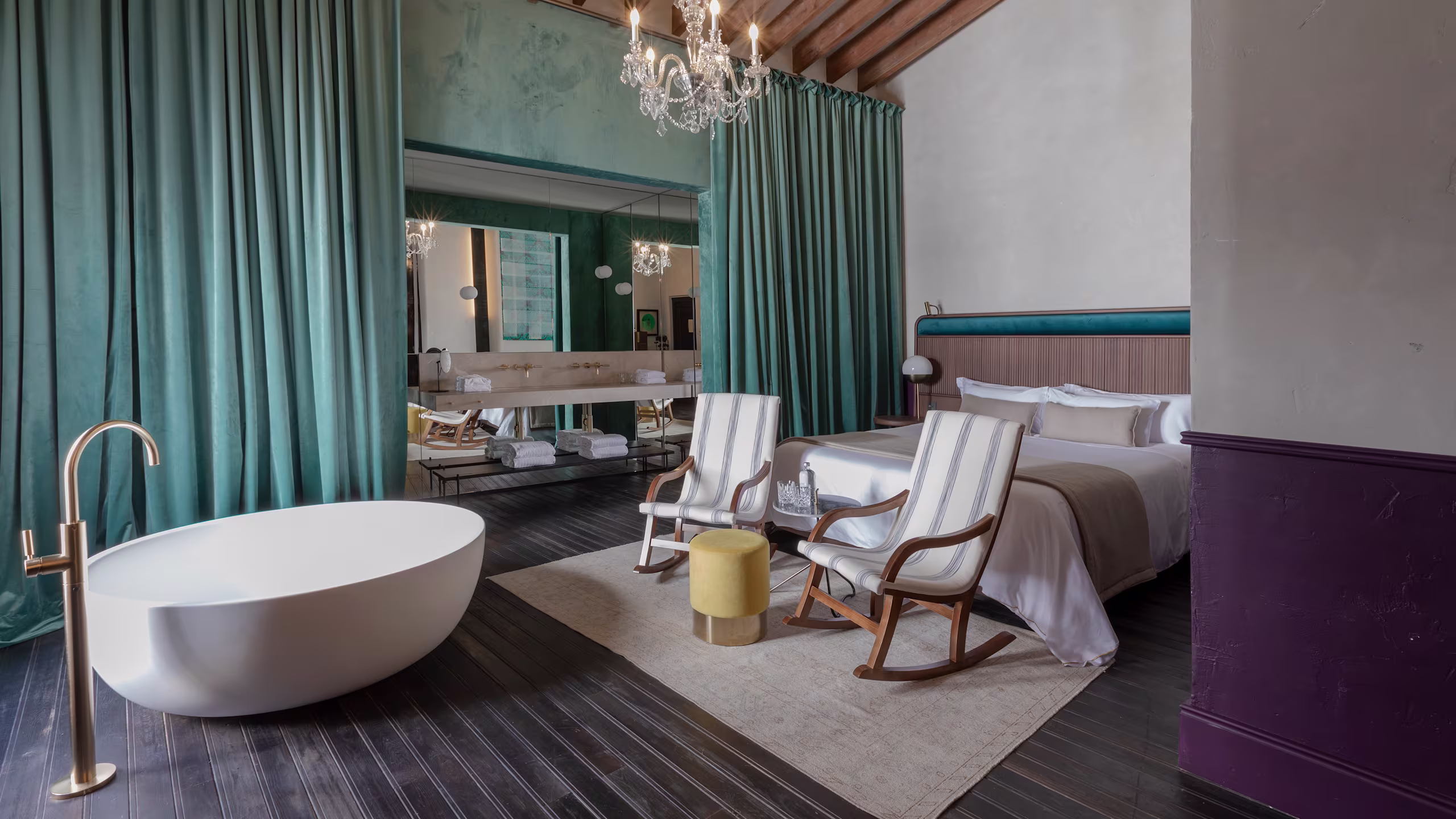 Deluxe Suite - Image 1