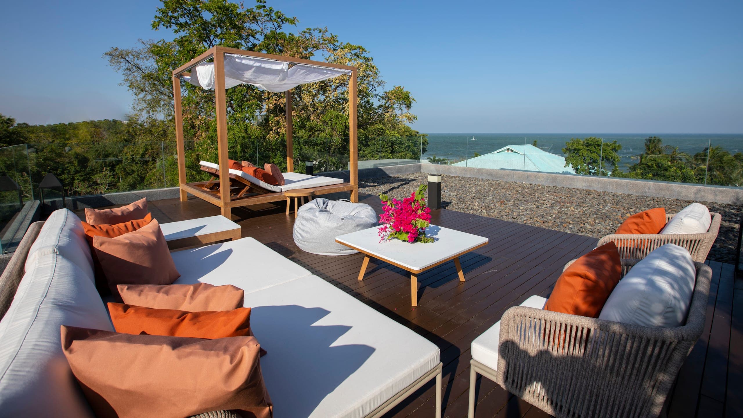 Nidhrarom Suite - Image 2