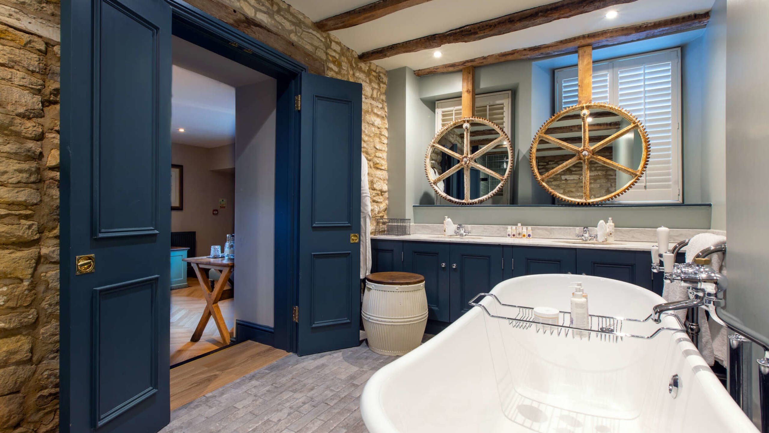 Bigger Boutique - Image 1