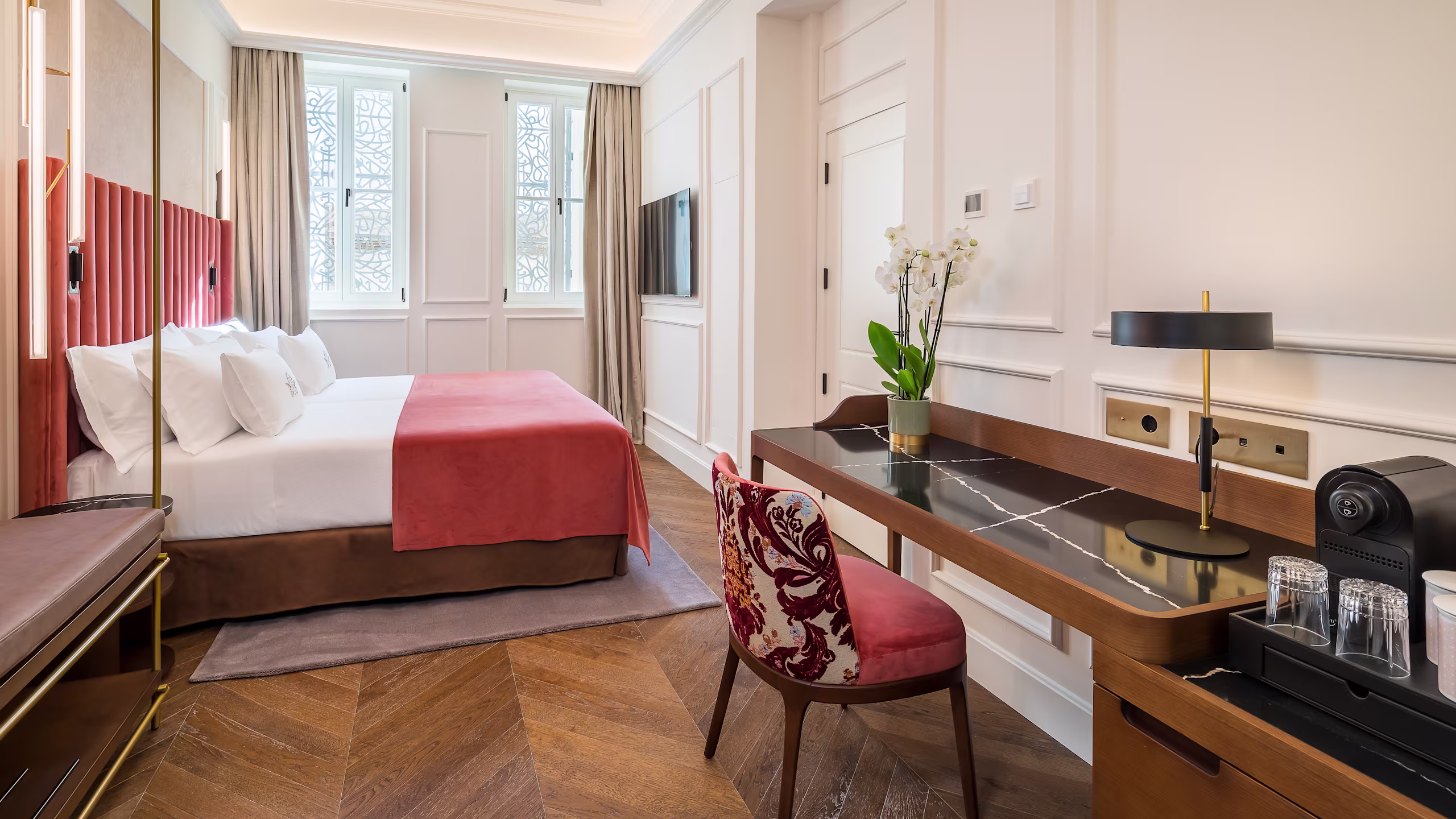 Deluxe Room - Image 7
