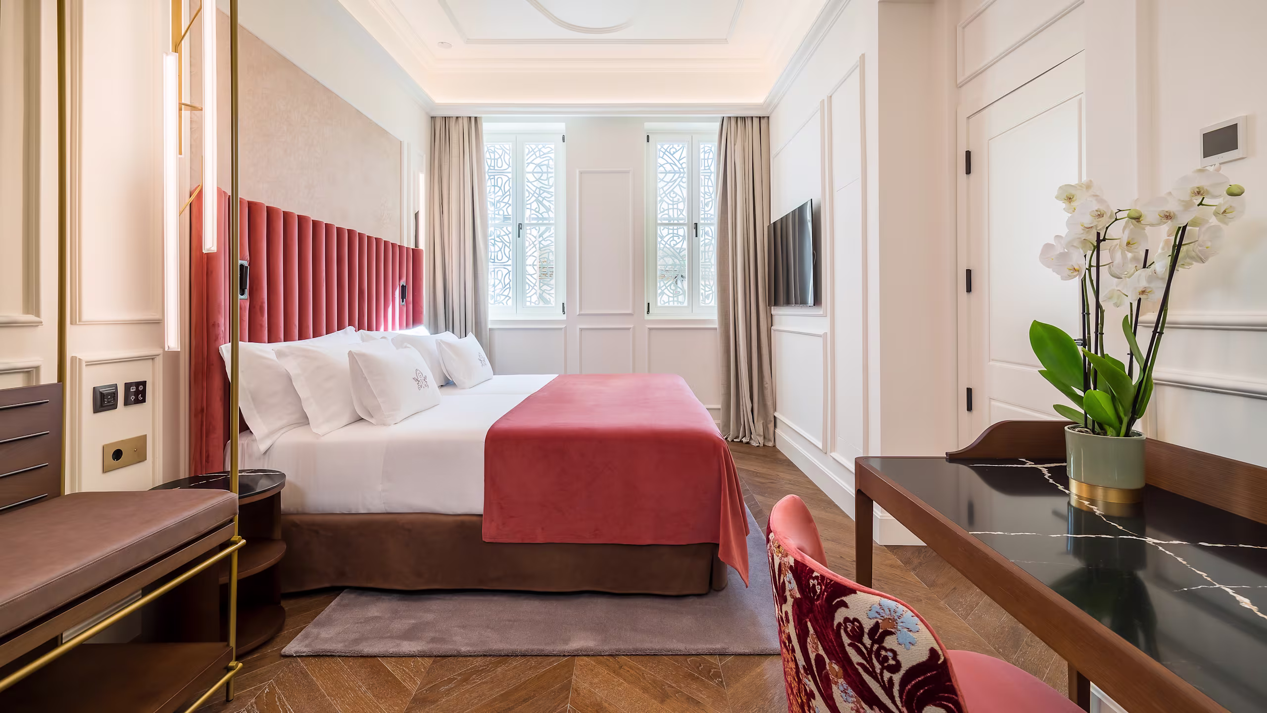 Deluxe Room - Image 6