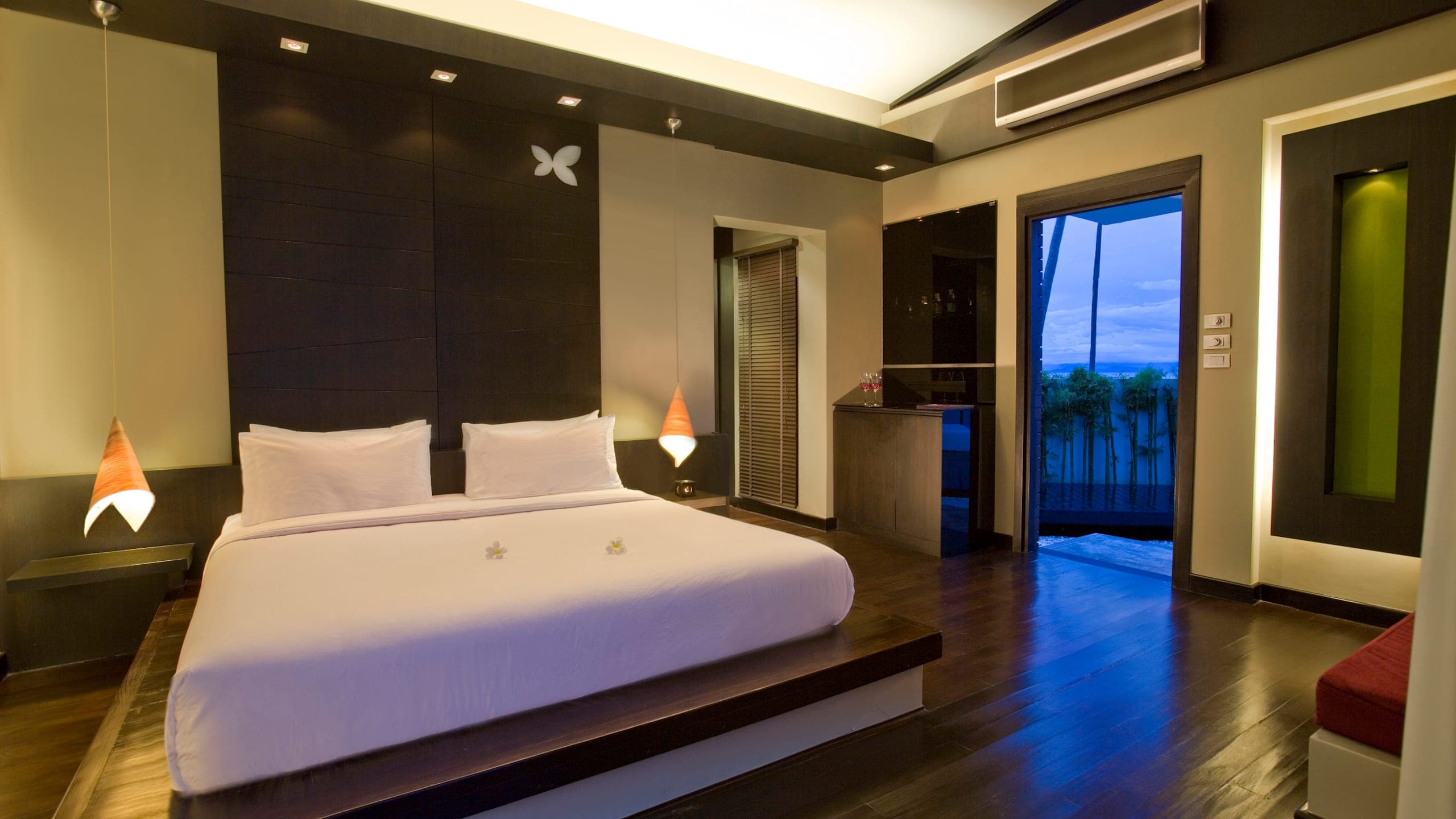 Poolside Villa - Image 1