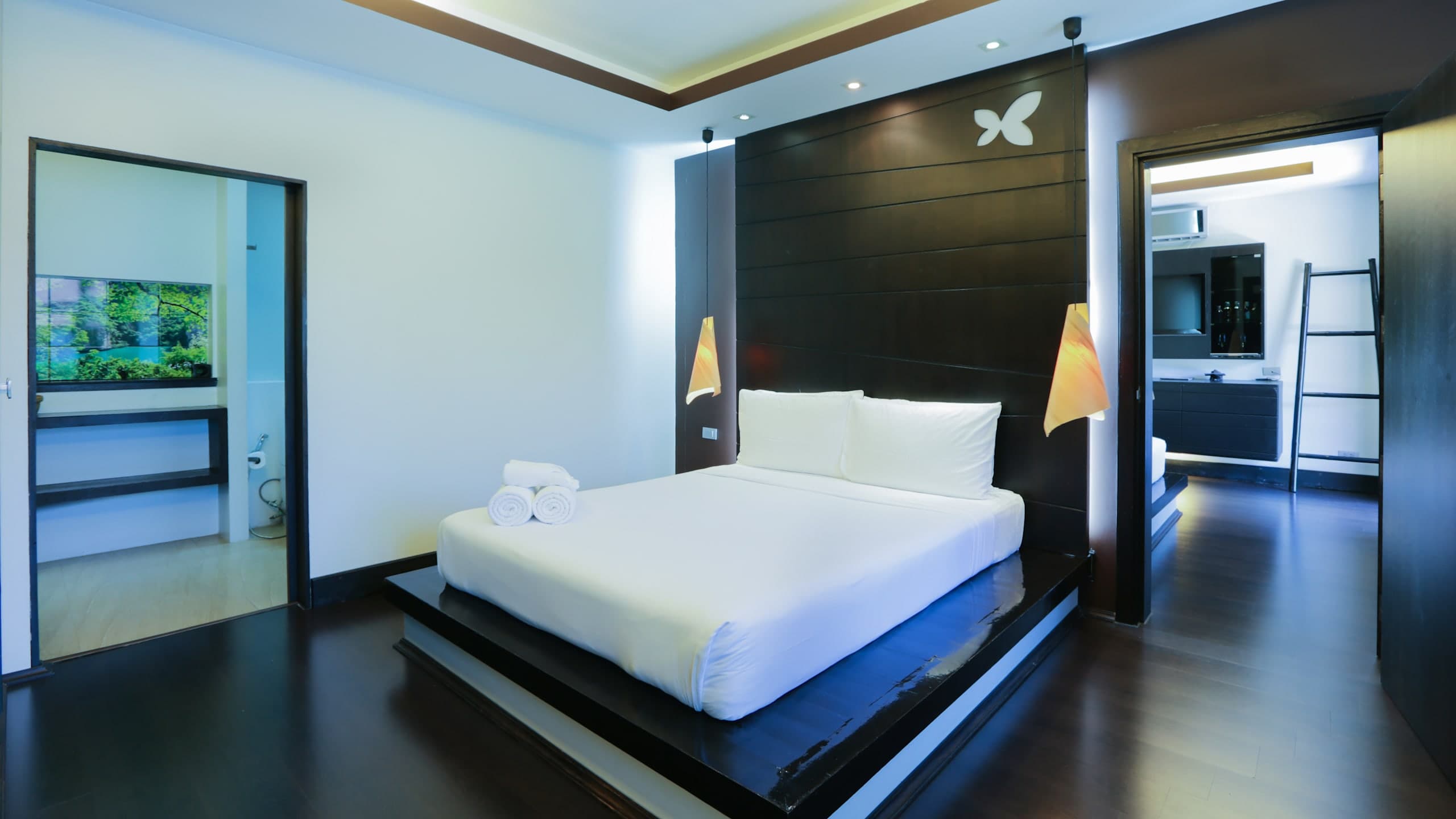 Deluxe Bungalow - Image 3