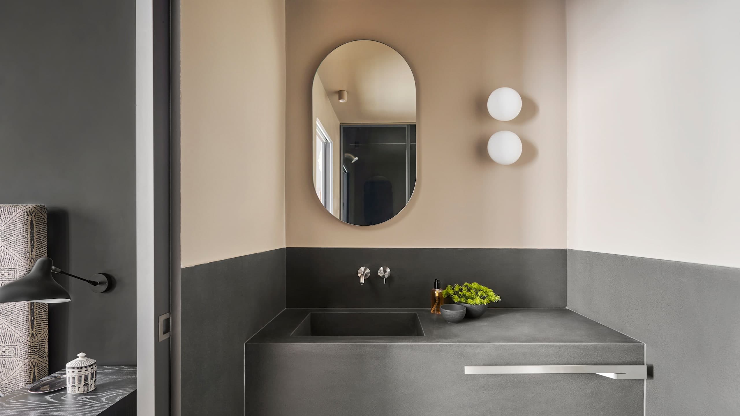 Double/Twin Deluxe Room - Image 4