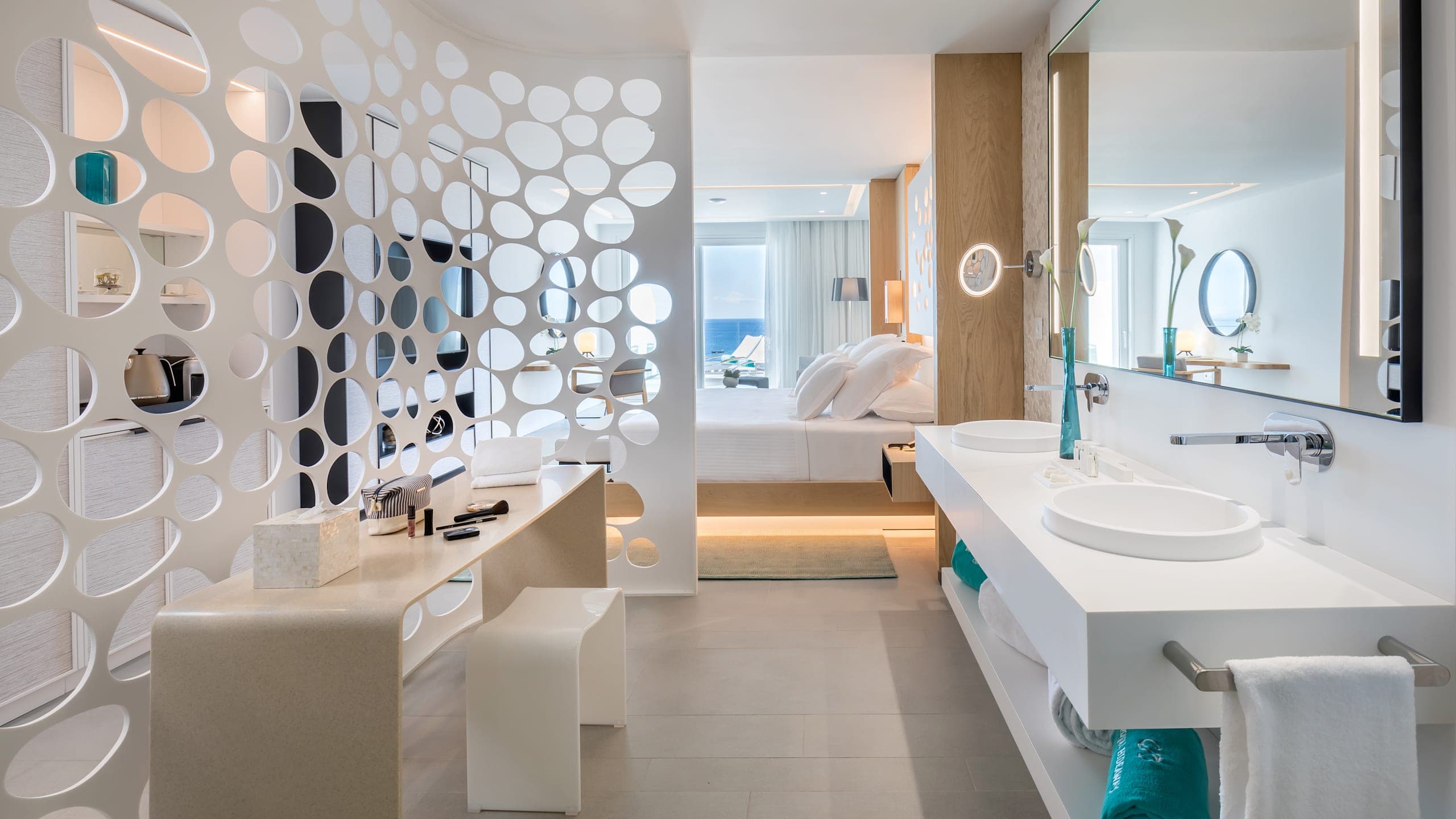 Junior Suite Ocean Front View with Hot Tub - Image 5