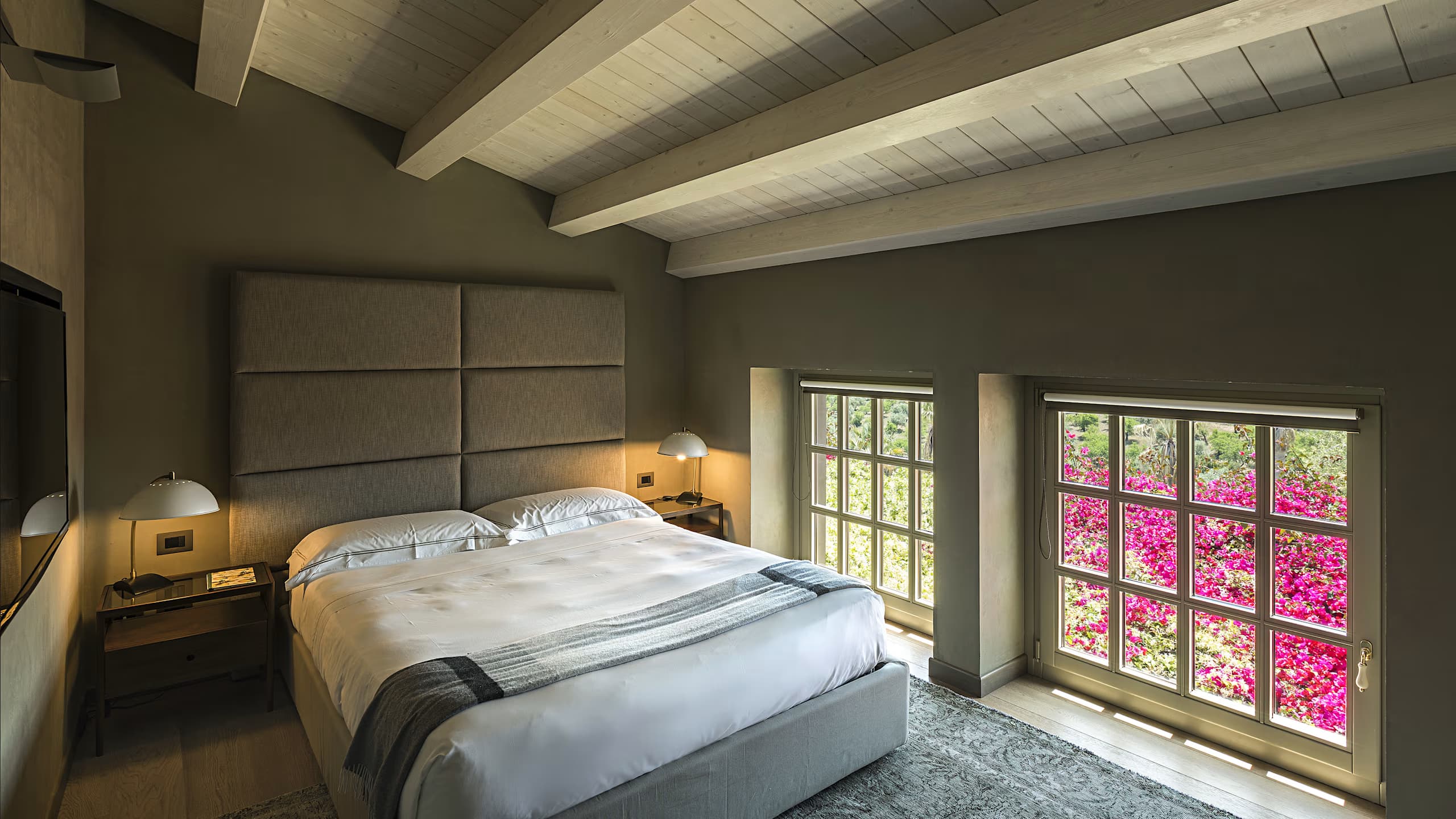 Deluxe Studio Room - Image 1