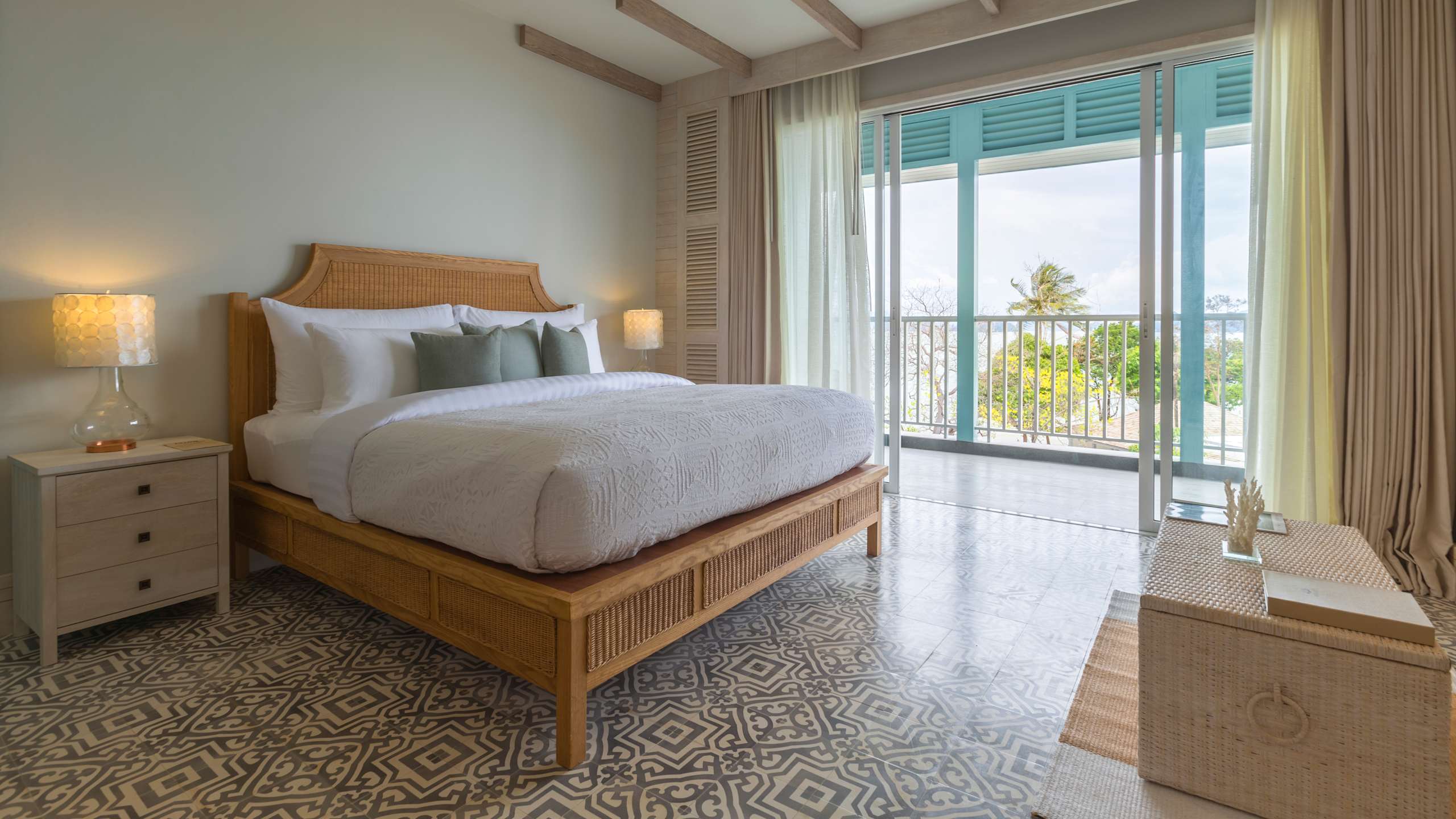 Deluxe Sea View - Image 1