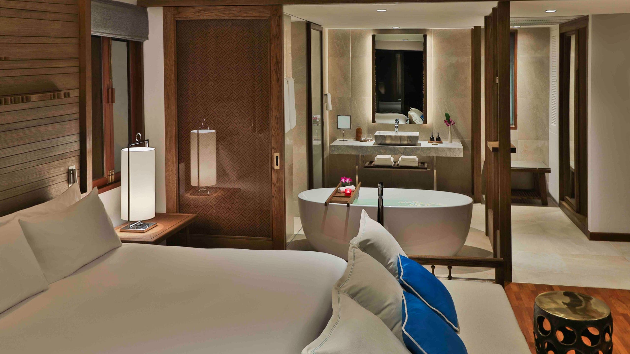 Deluxe Room - Image 6