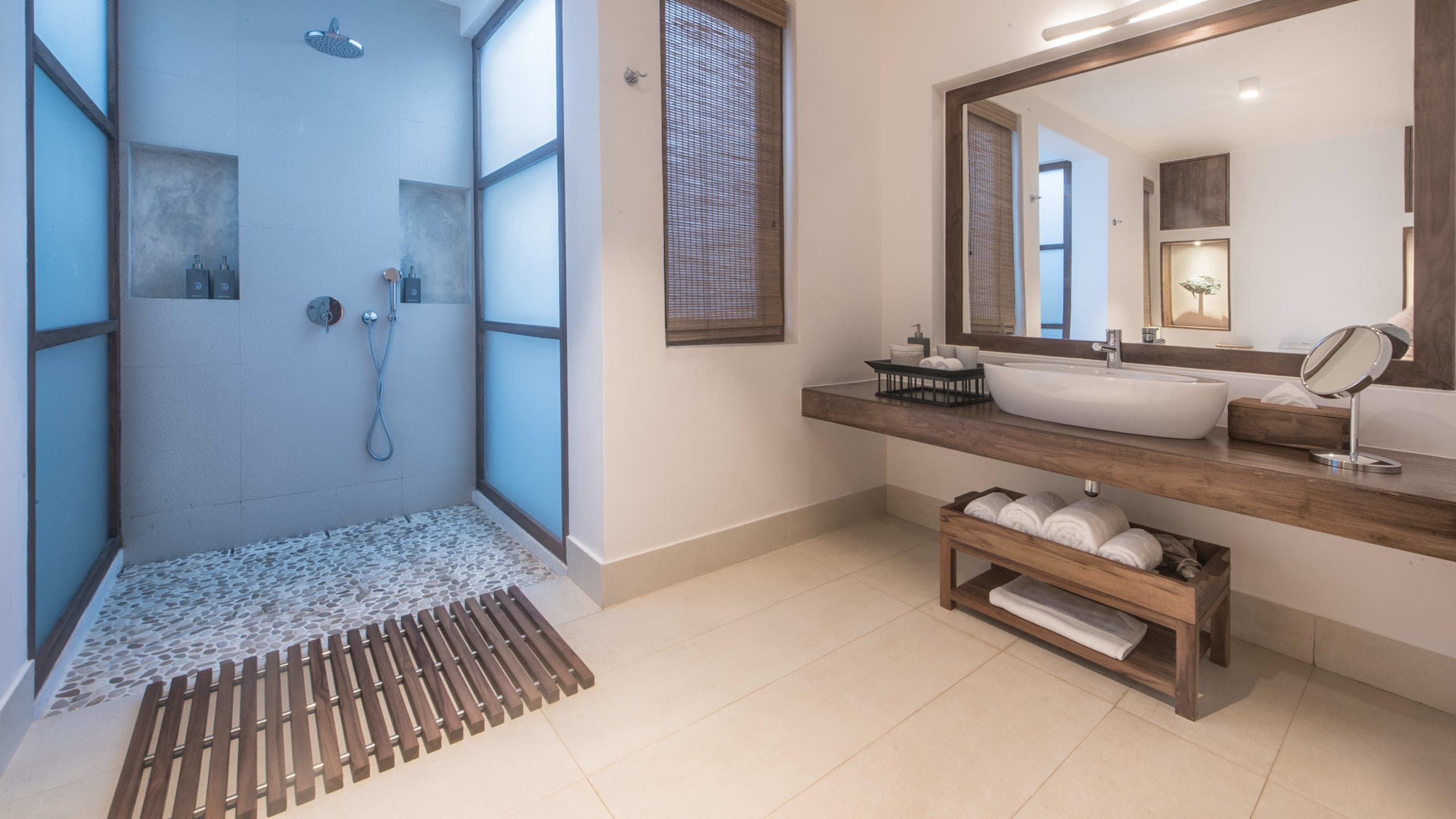 Oceanview Bedroom - Image 3