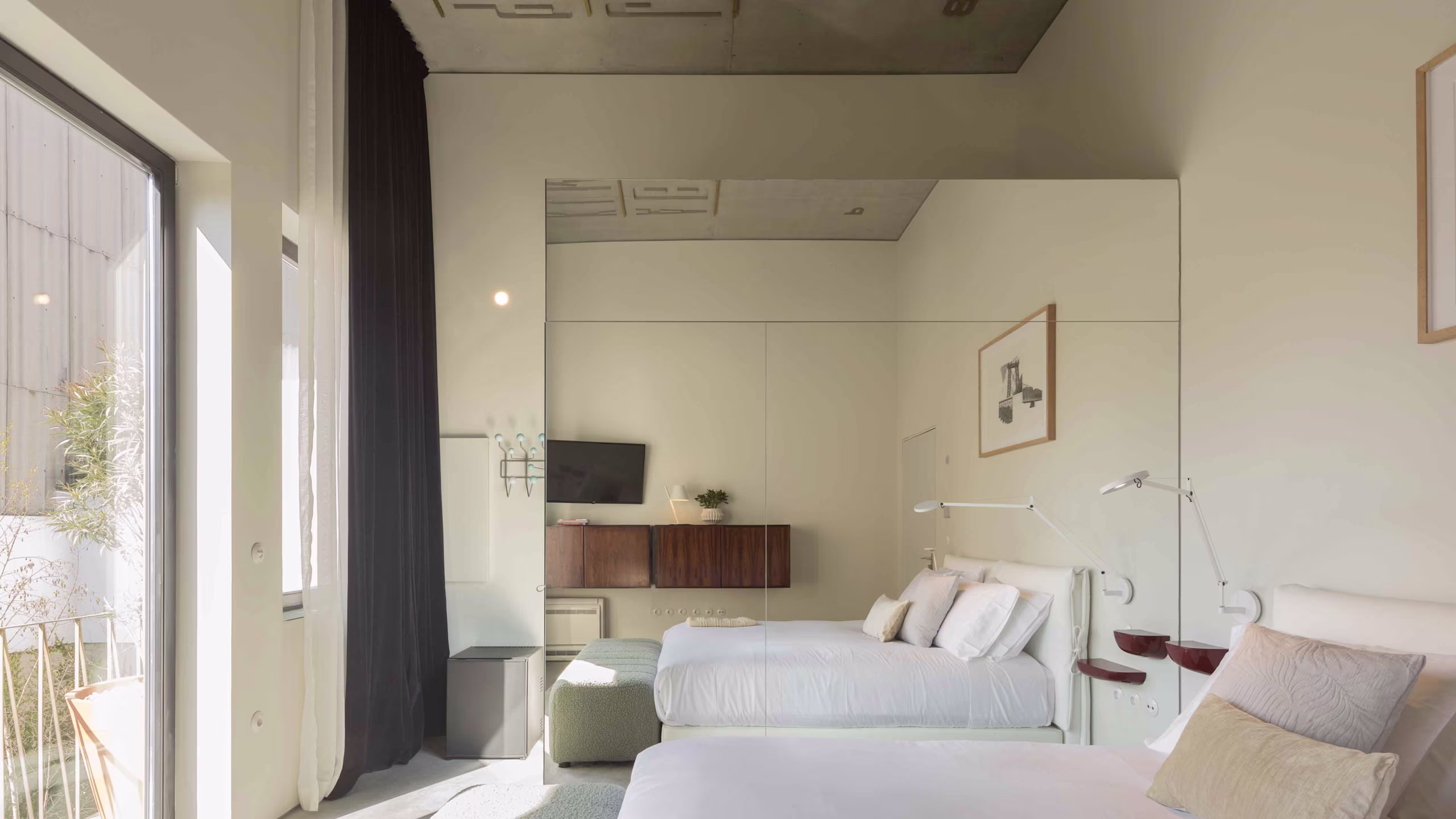 B2 Suite Balcony - Image 4