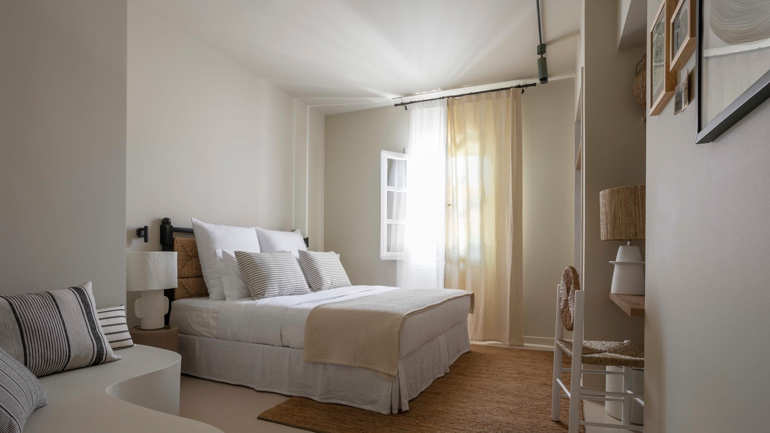 Deluxe Room - Image 1