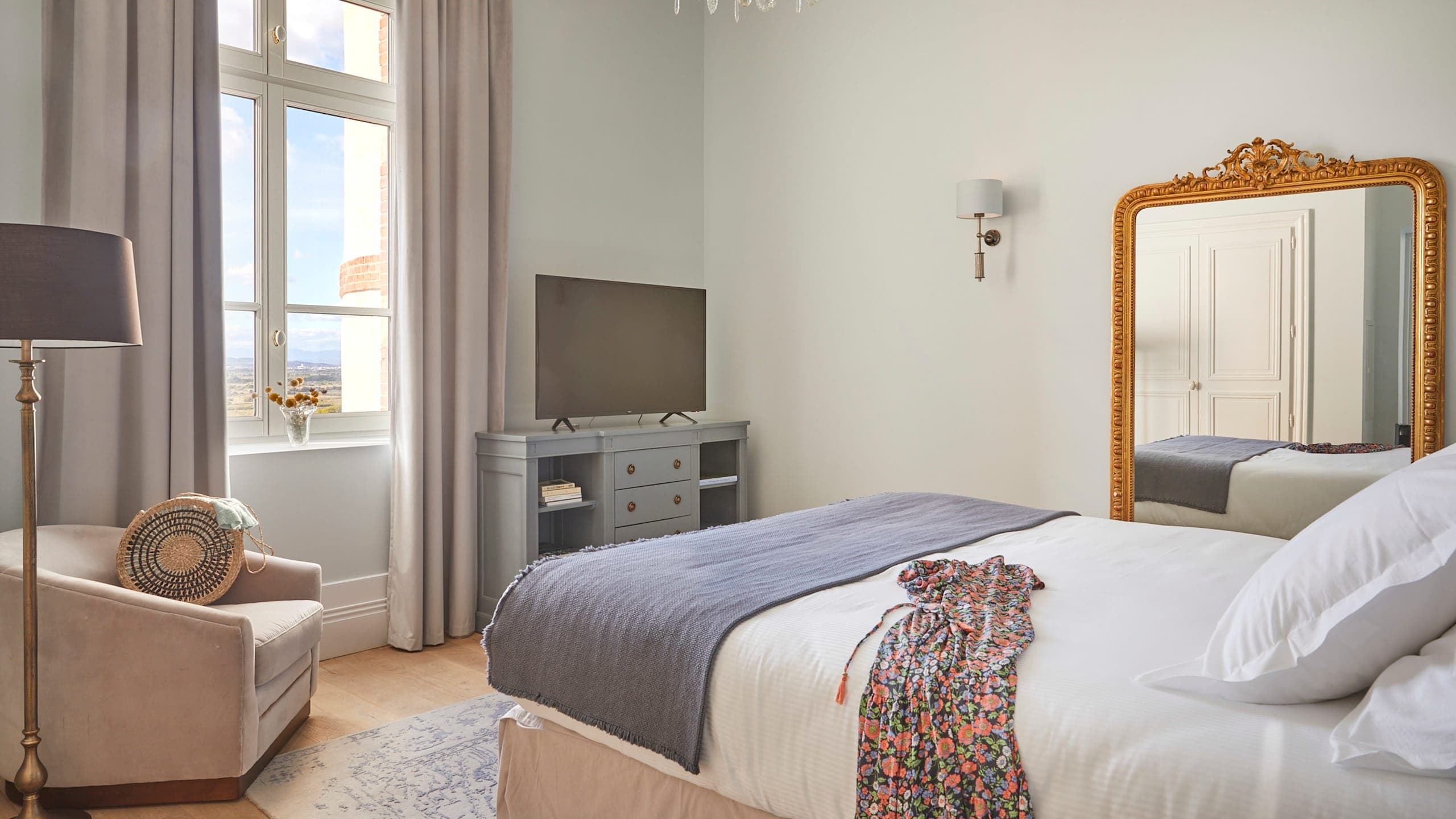 Luxury Room - Image 1