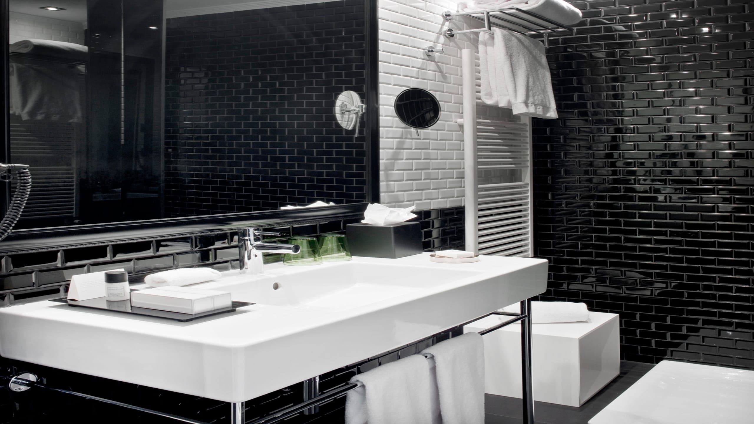 Deluxe City Views - Image 1