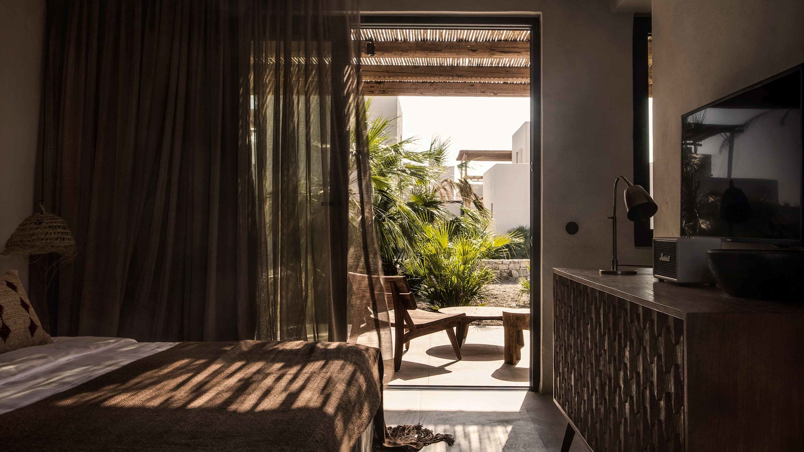 Bungalow with Garden View - Image 5