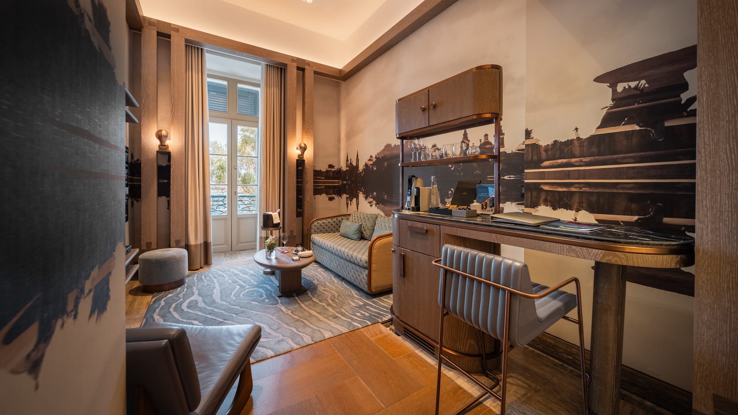 Grand Harbour View Suite - Image 5