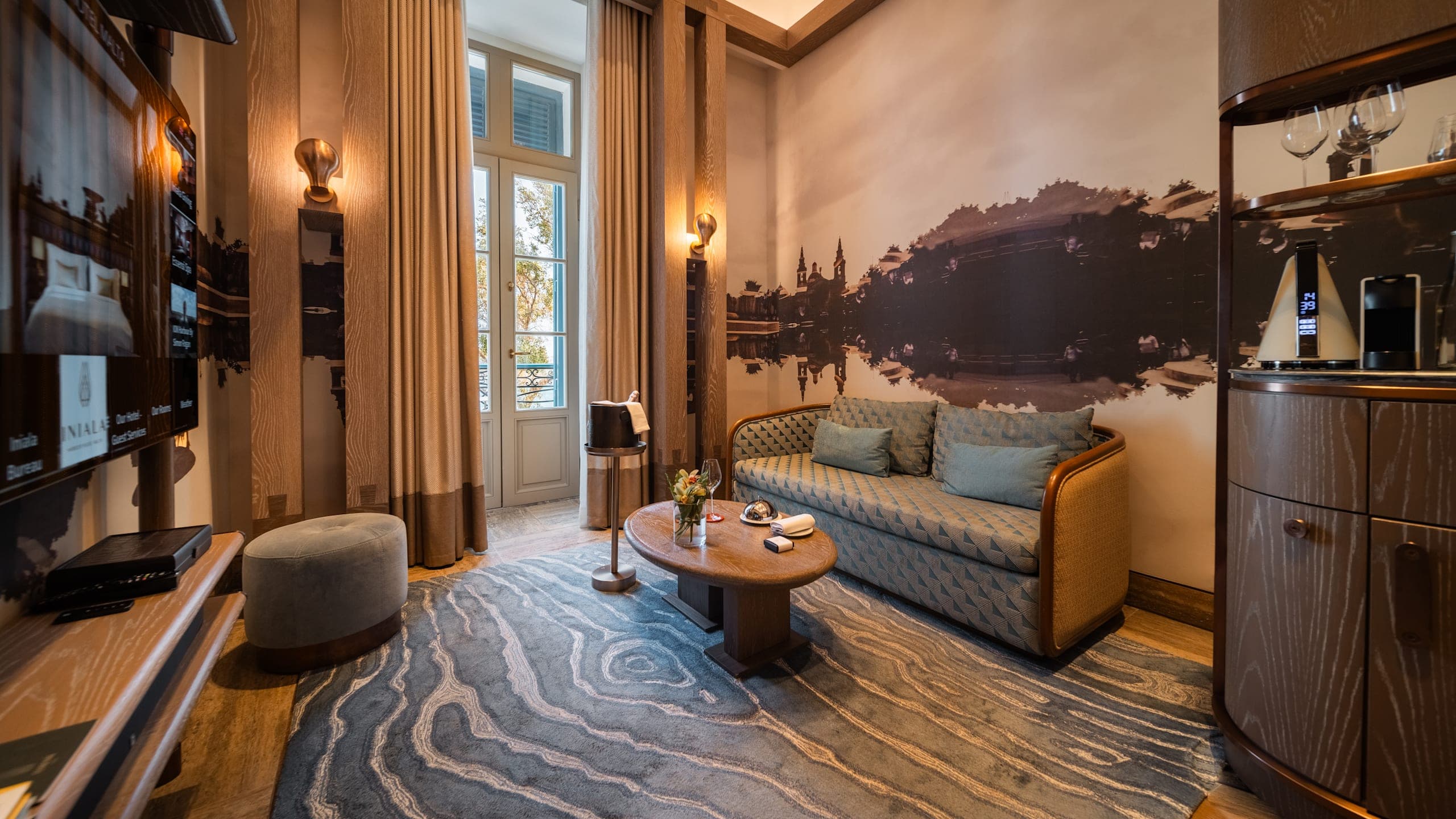 Grand Harbour View Suite - Image 2