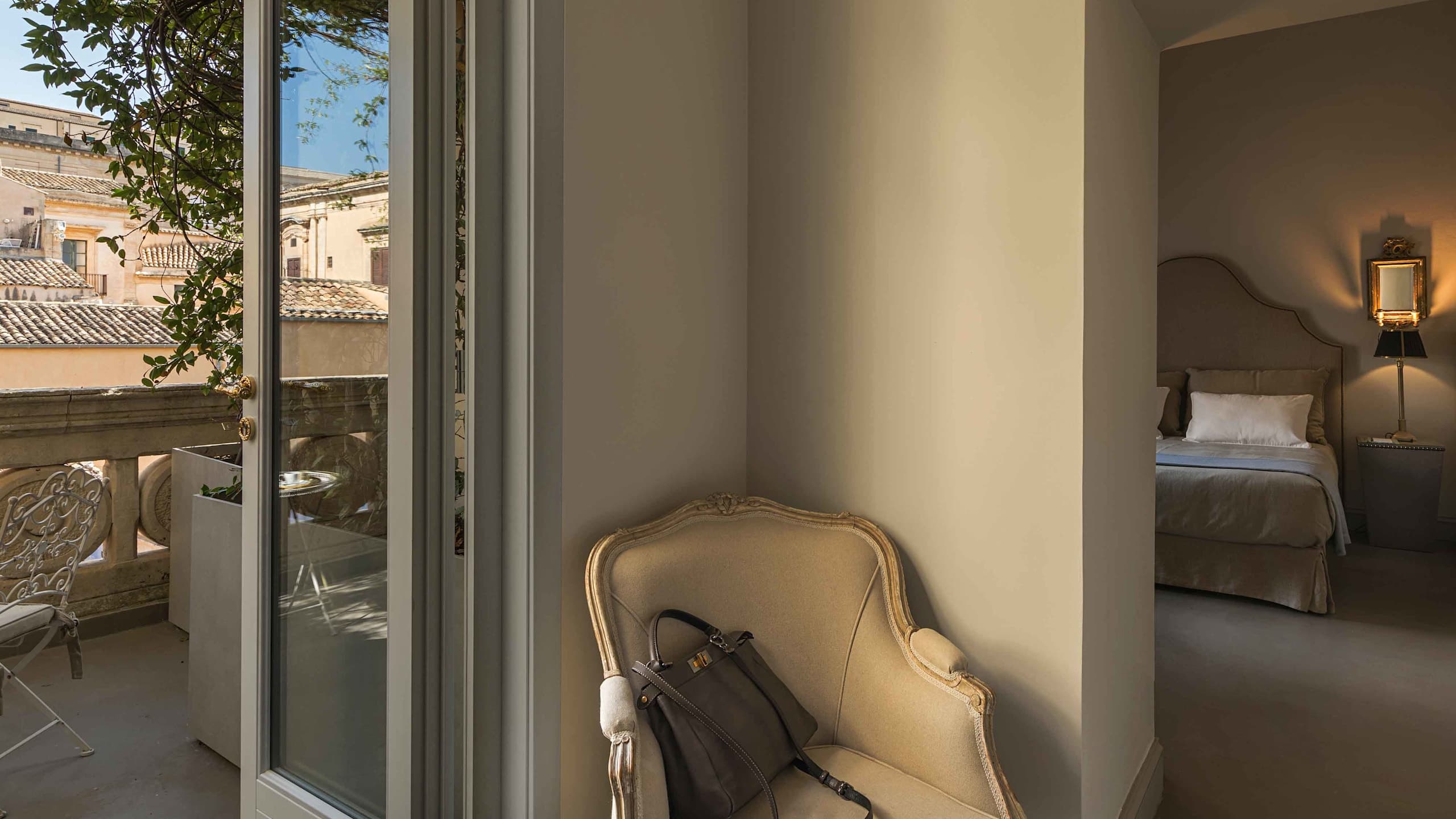 Deluxe with private terrace - Image 6