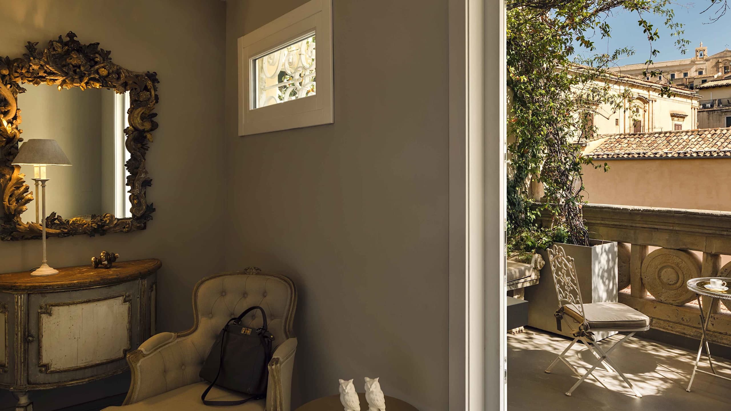 Deluxe with private terrace - Image 4