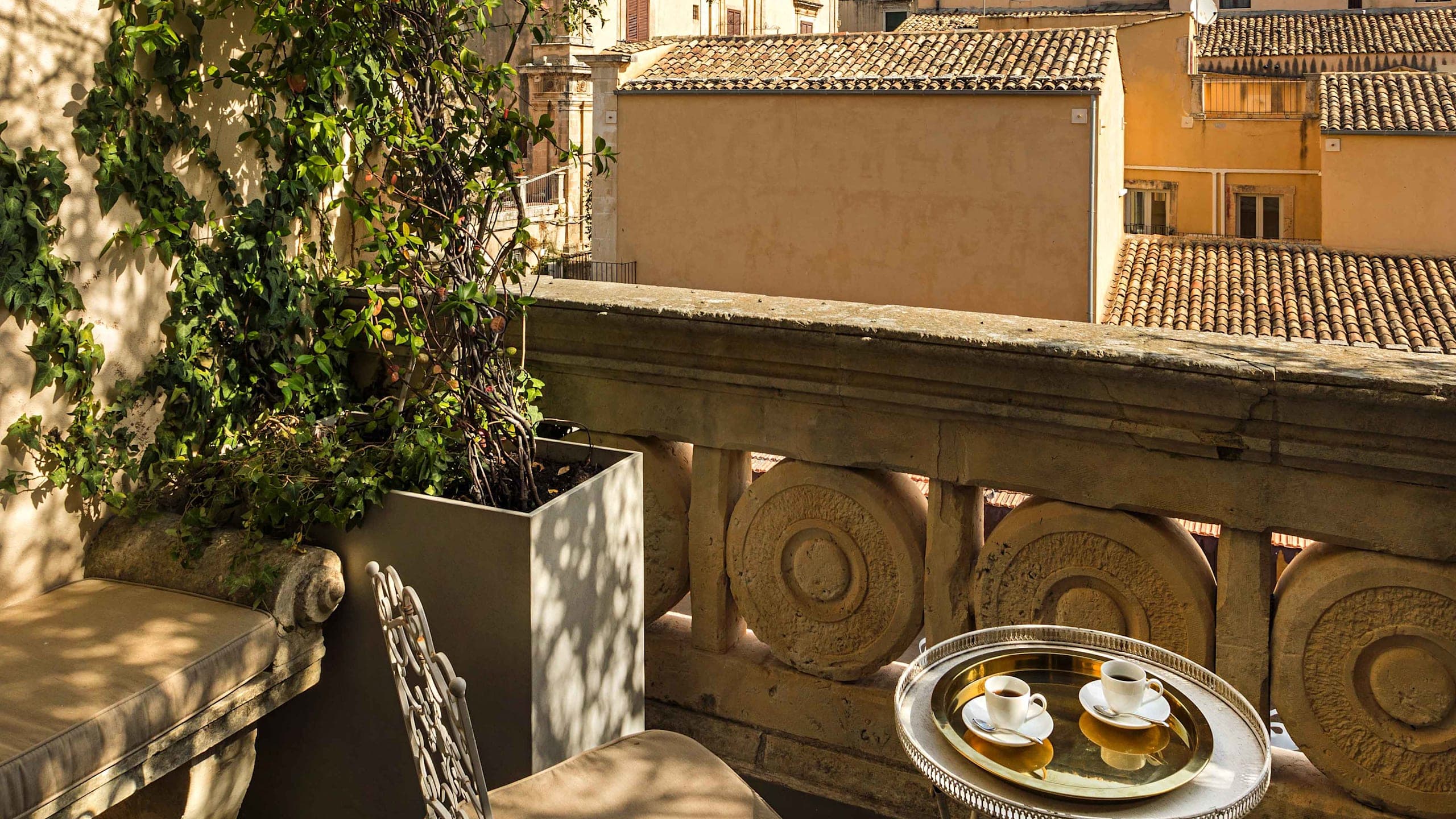 Deluxe with private terrace - Image 3