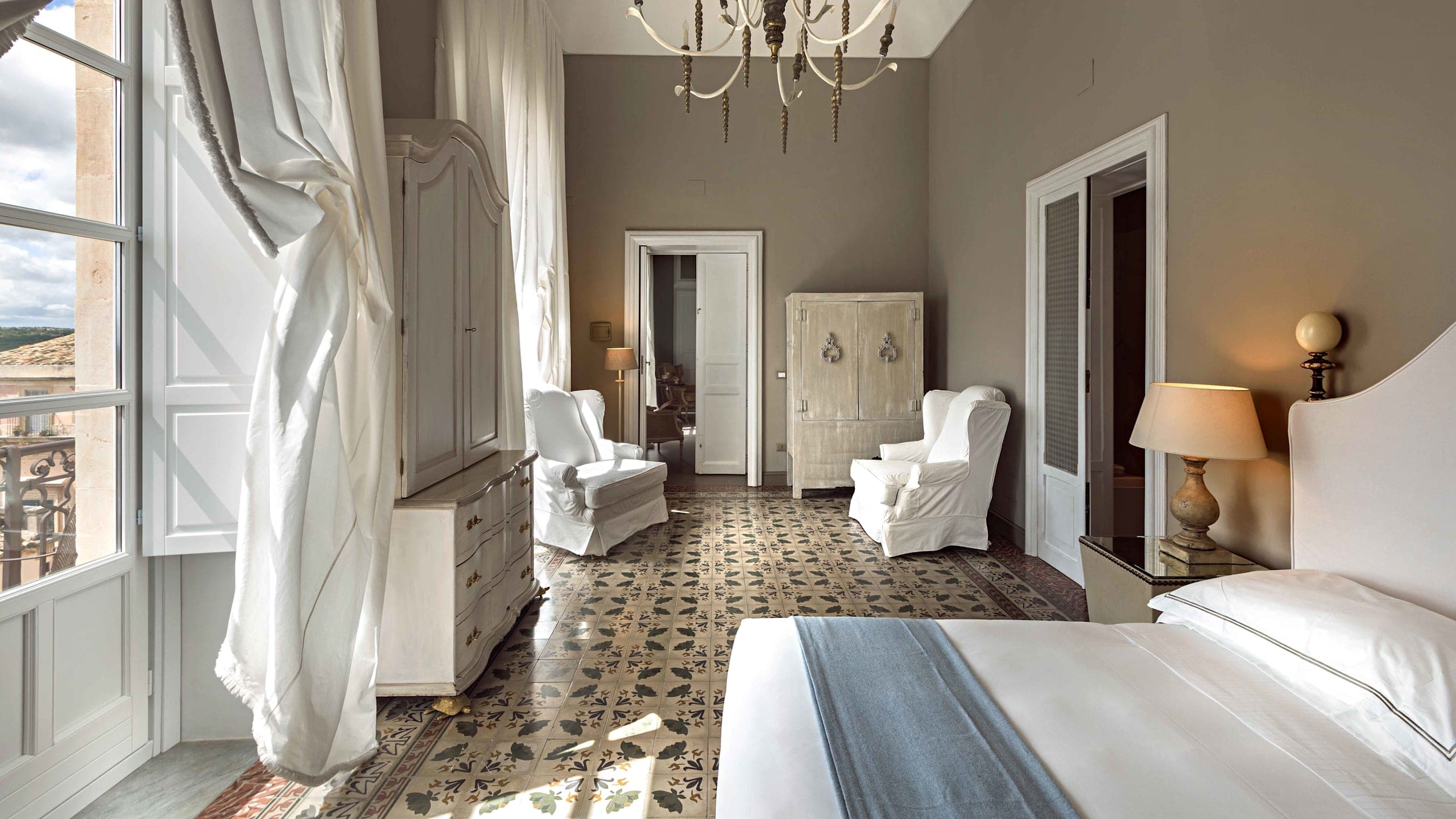 Junior Suite - Image 6