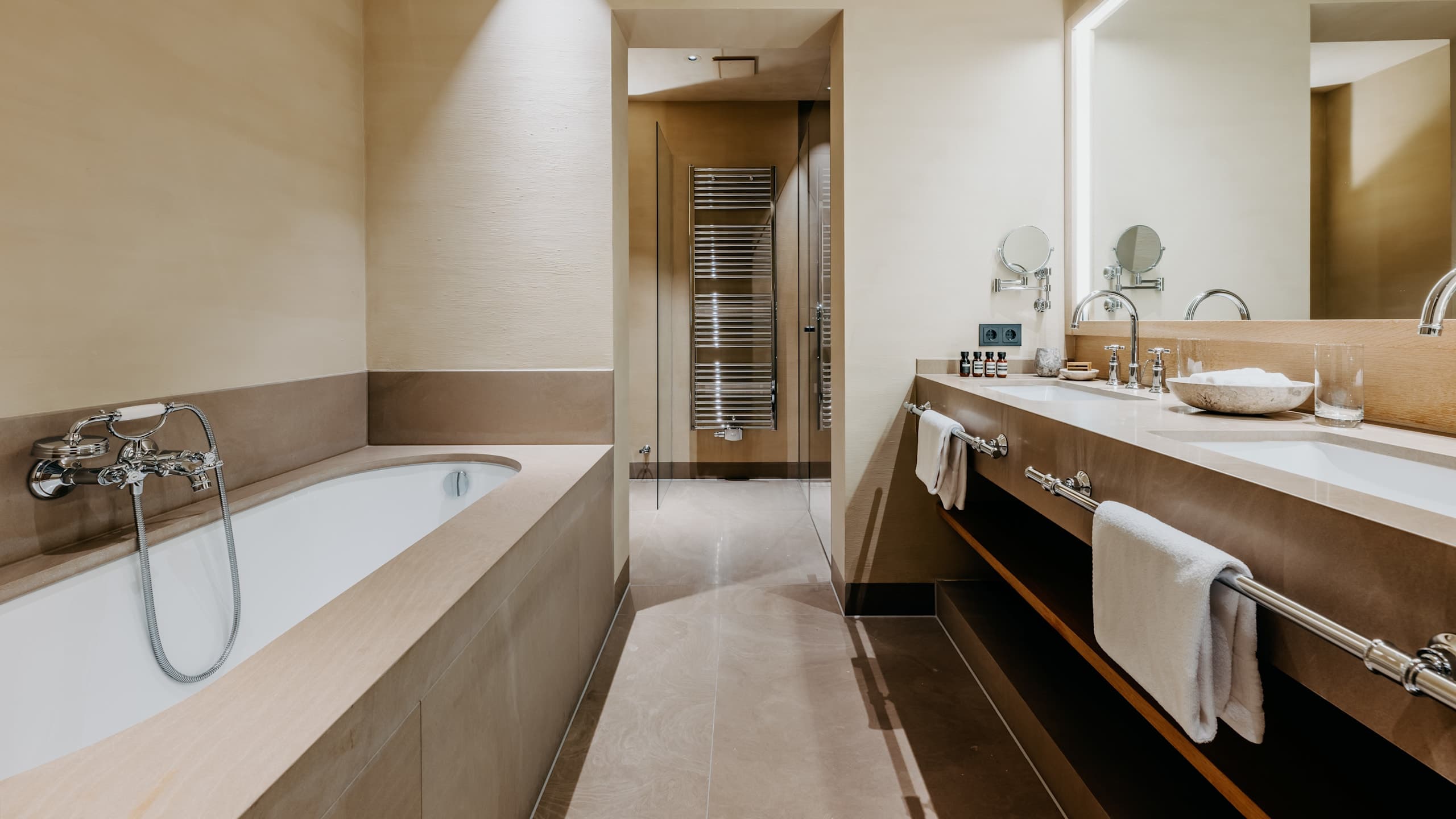 Premier Suite - New Chancellery - Image 4