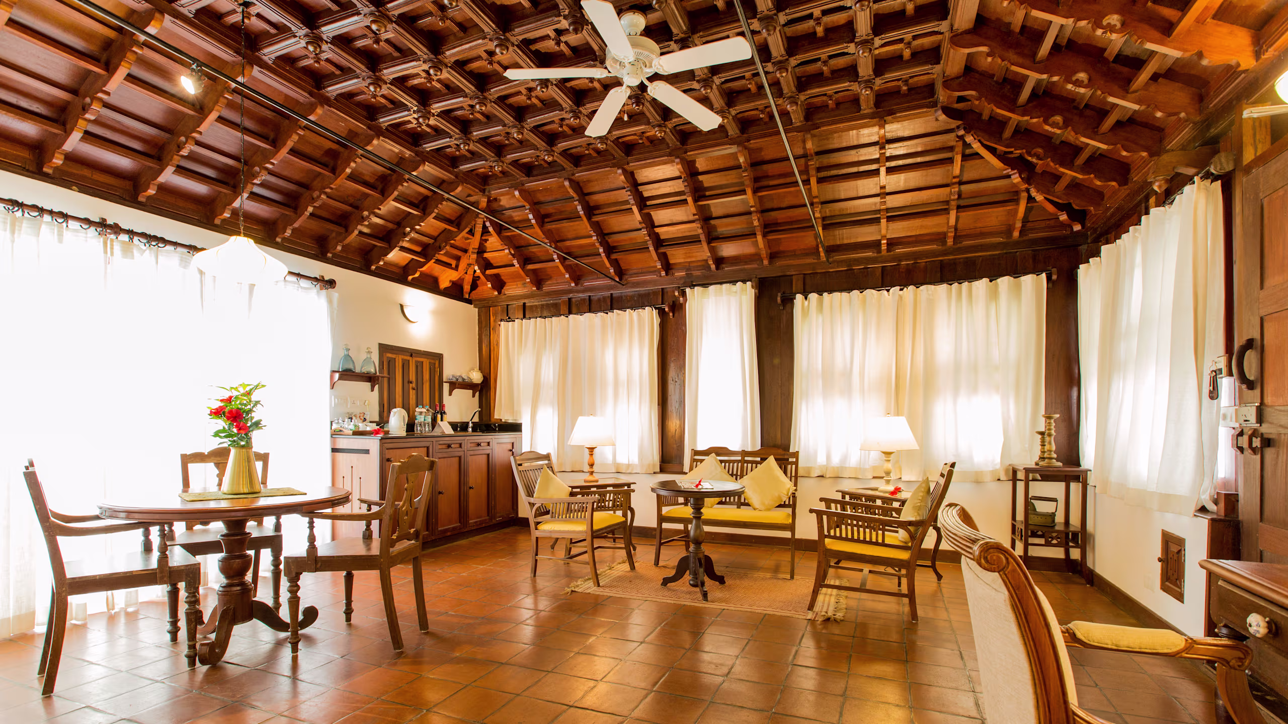 Lake Front Villa with Private Pool - Image 8
