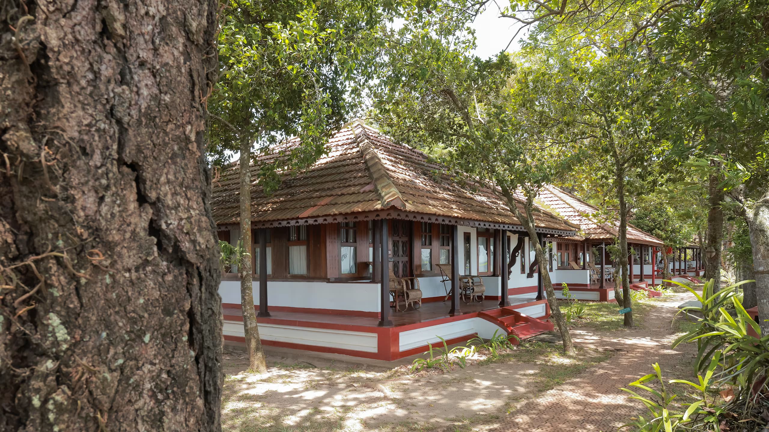 Lake Front Villa with Private Pool - Image 4