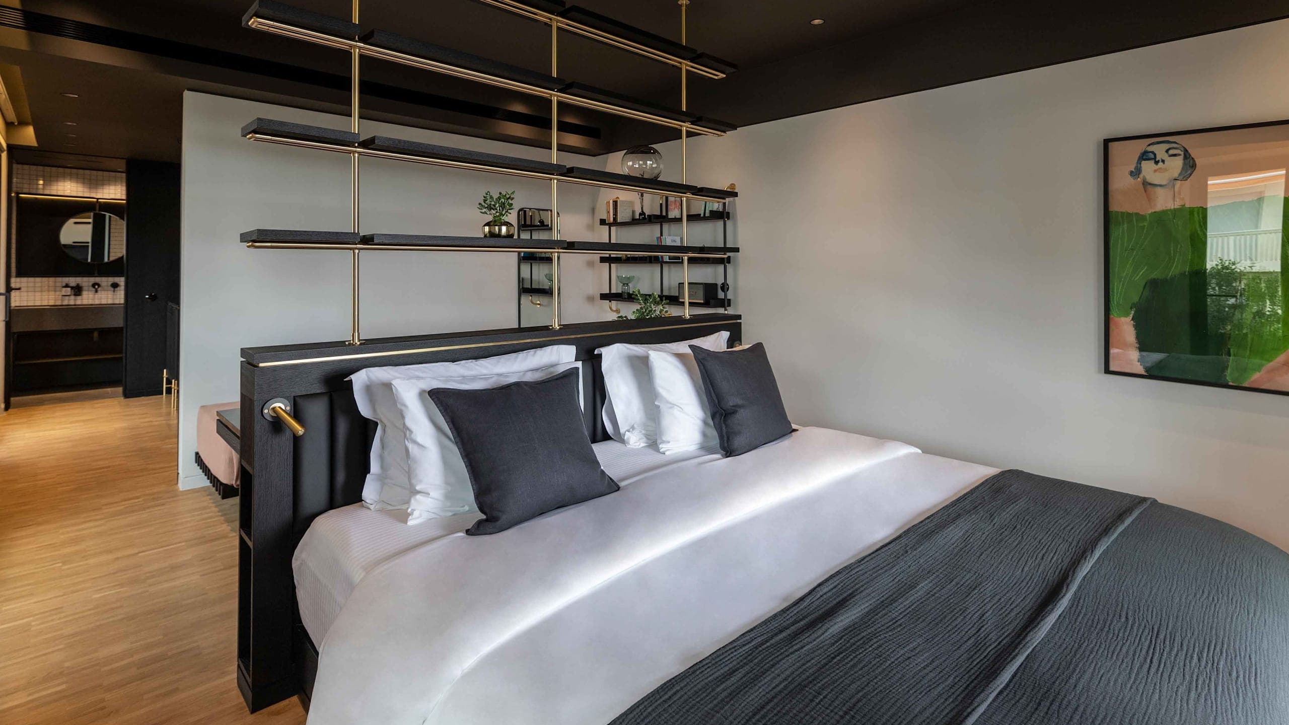 Xlarge with Acropolis view & Jacuzzi - Image 2