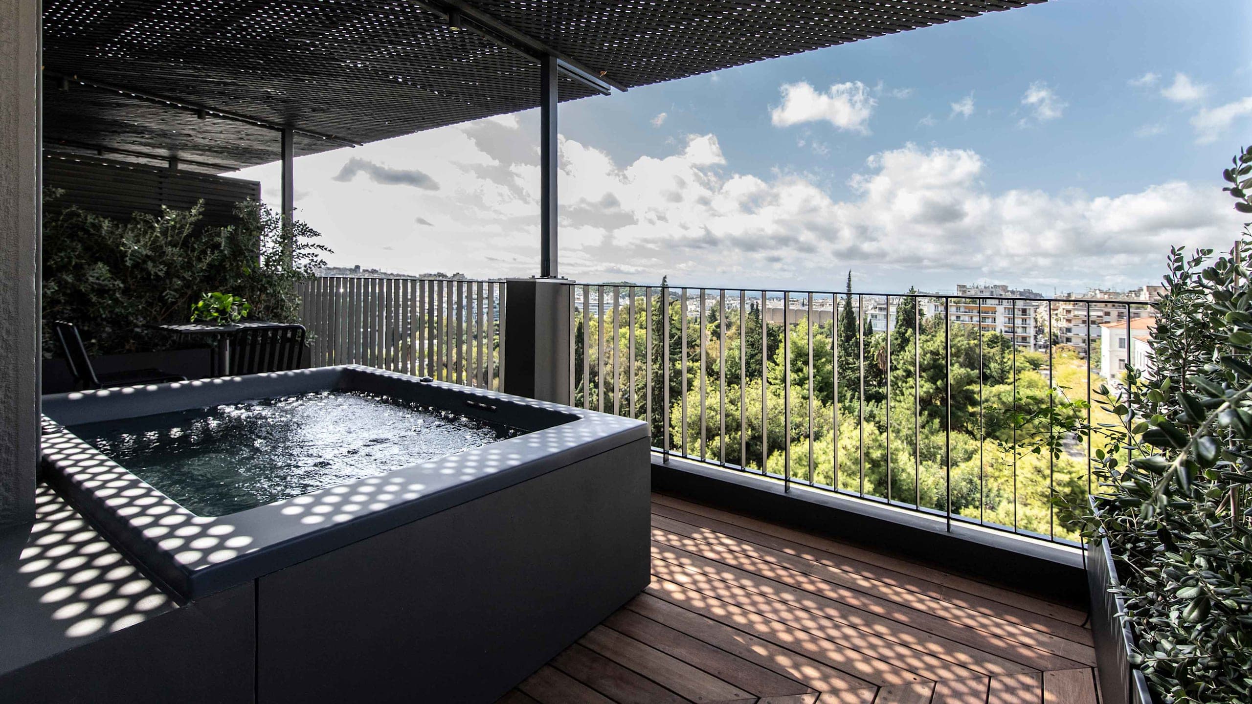 Xlarge with Acropolis view & Jacuzzi - Image 4