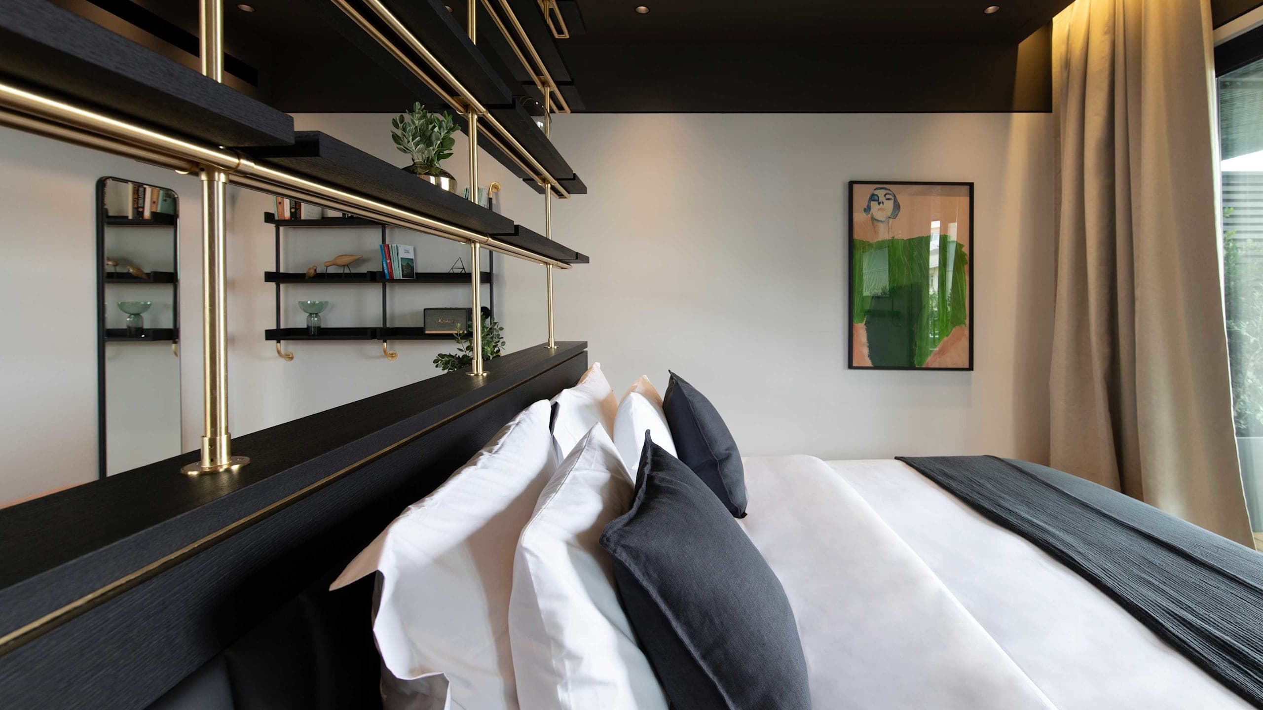 Xlarge with Acropolis view & Jacuzzi - Image 1