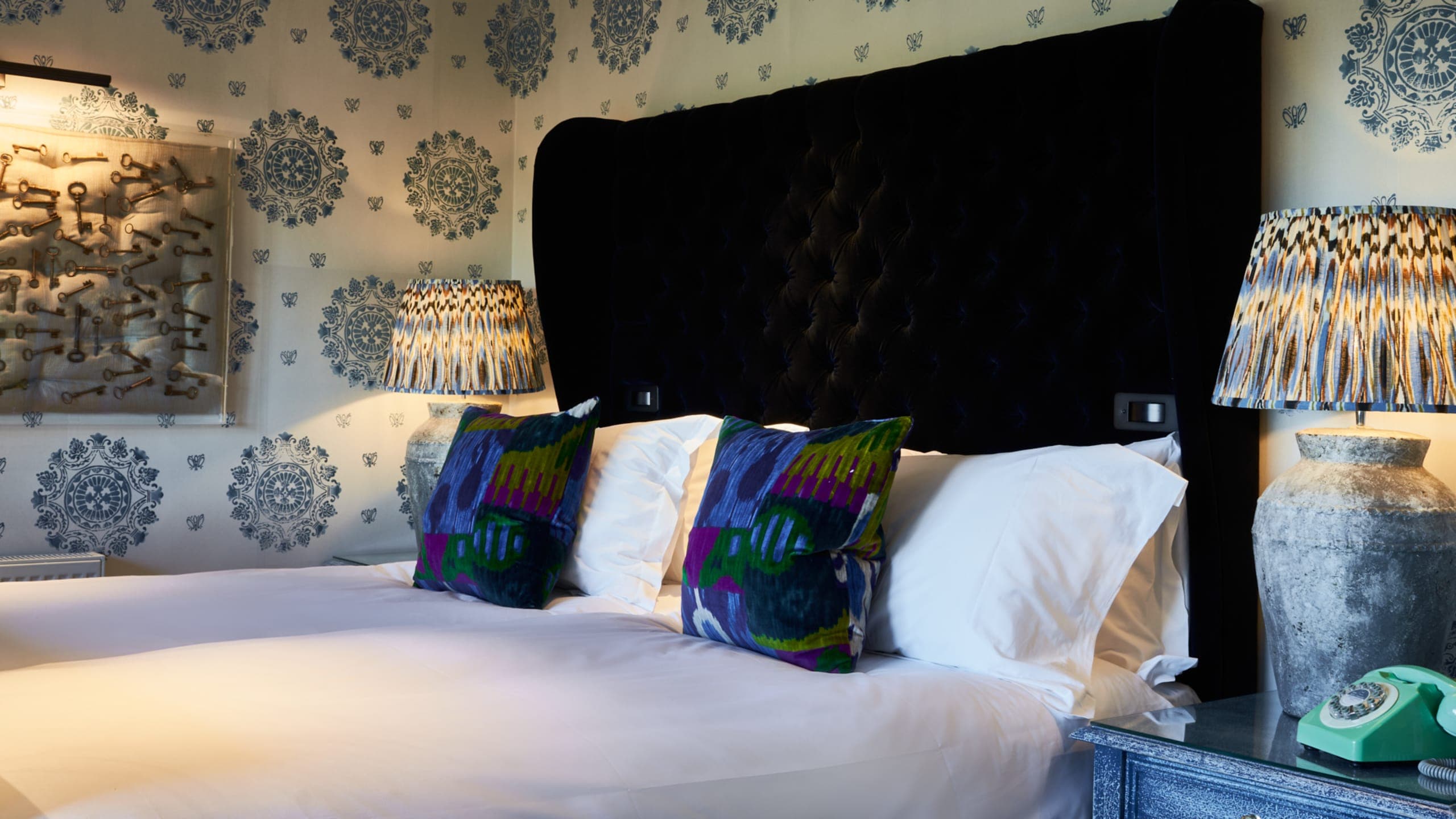 Mews Hot Tub Room - Image 2