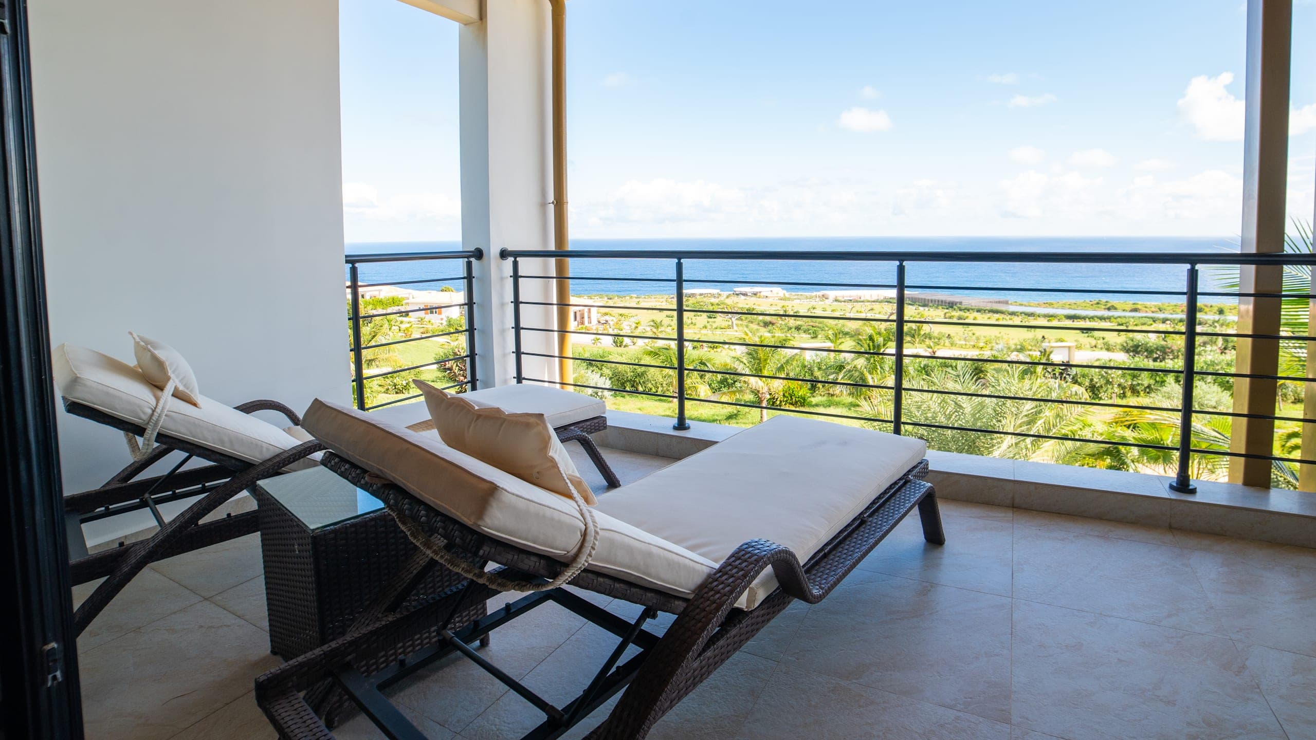 Deluxe Ocean Room First Floor - Image 5