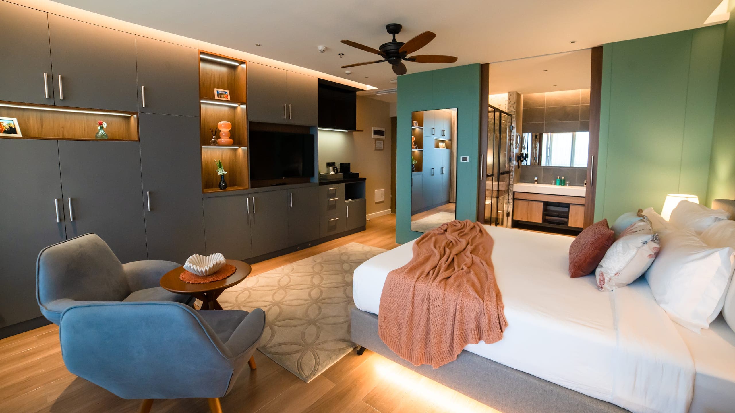 Deluxe Ocean Room First Floor - Image 2