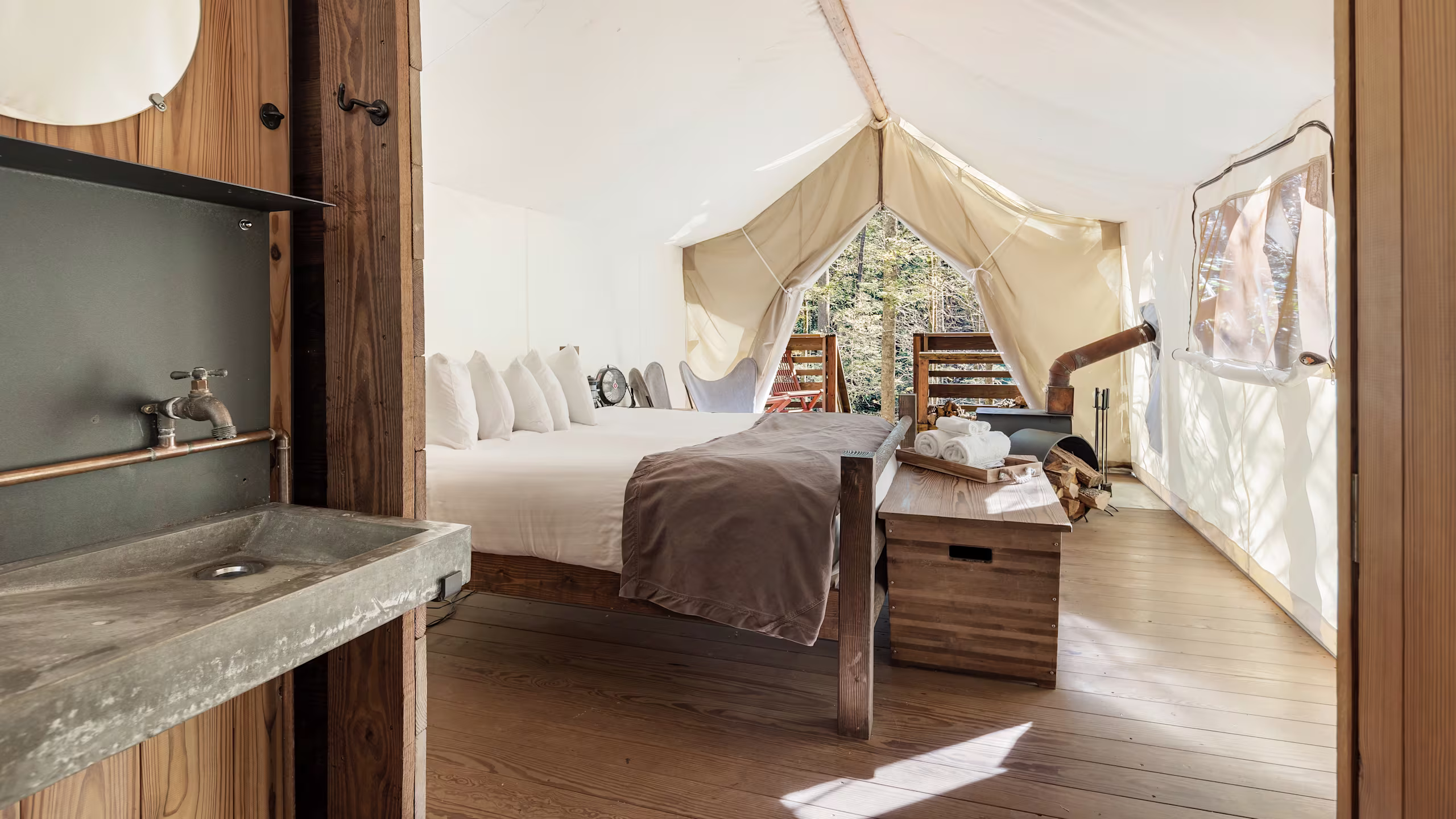Deluxe Tent - Image 2